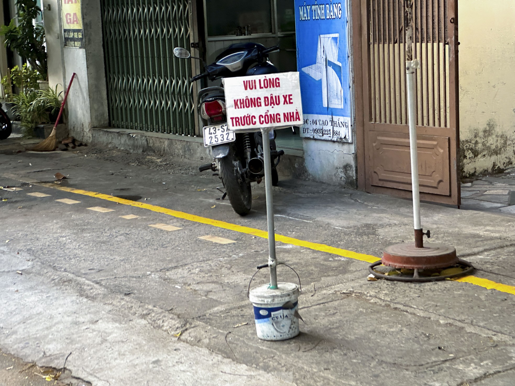 Đà Nẵng: Vật cản tự phát trên đường gây cản trở giao thông, mất mỹ quan đô thị ảnh 9
