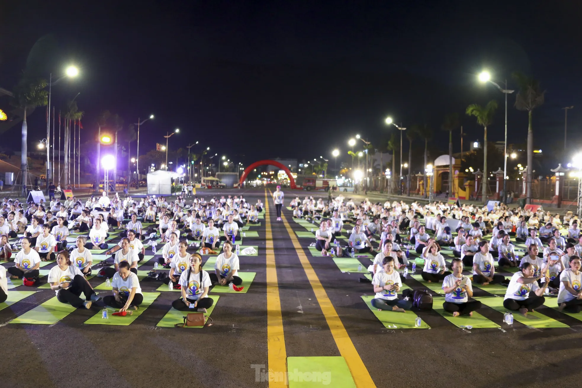 Hơn 1.000 người lan tỏa tinh thần Yoga quốc tế tại Đà Nẵng ảnh 1