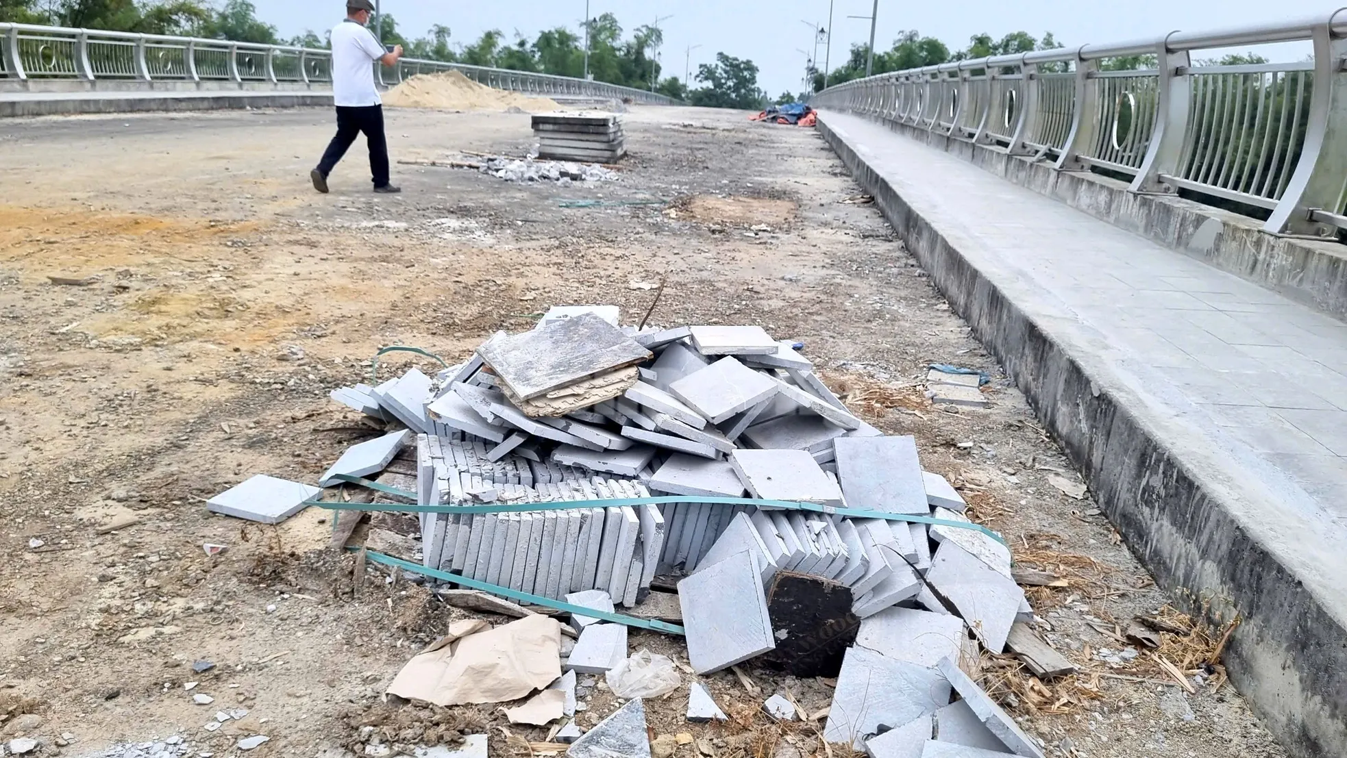 Cầu trăm tỷ chơi vơi không đường dẫn ảnh 9
