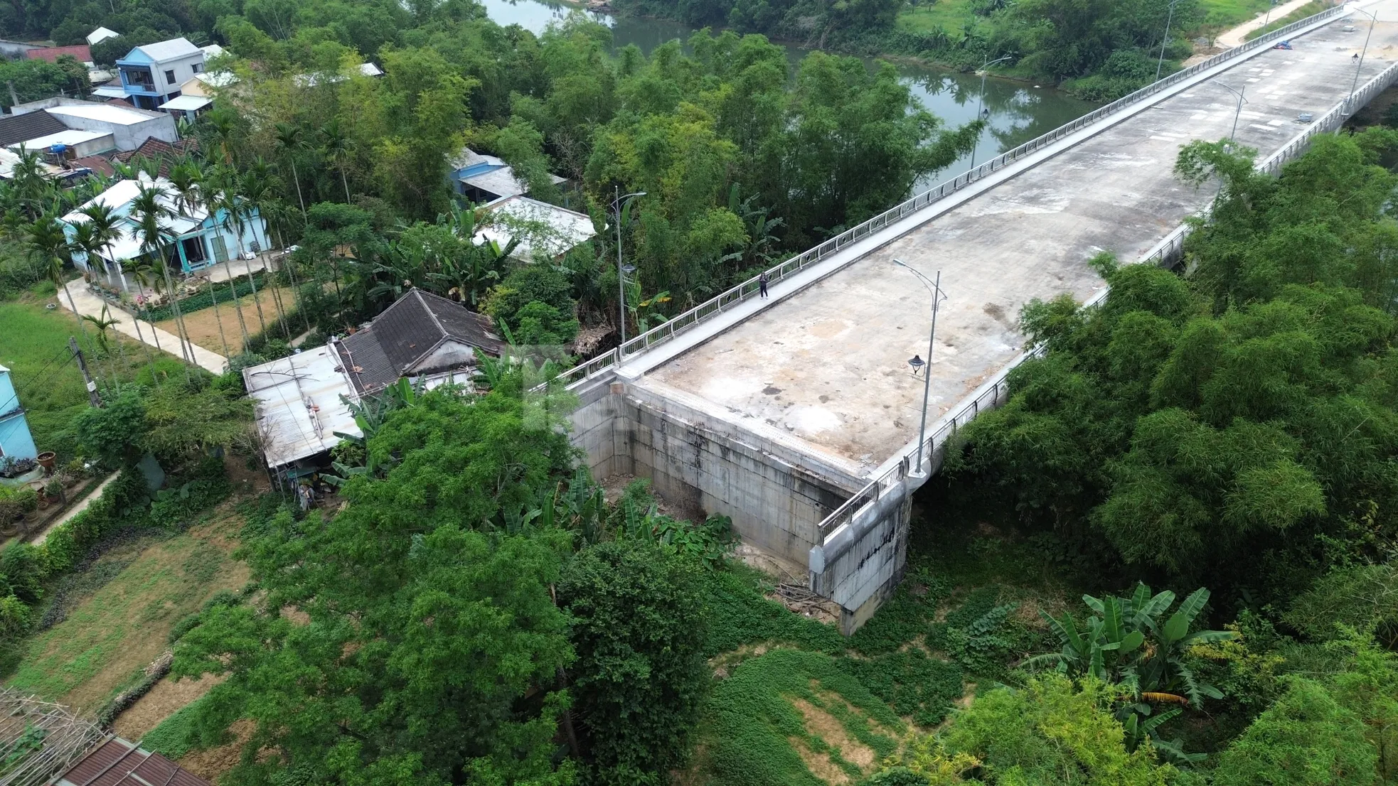 Cầu trăm tỷ chơi vơi không đường dẫn ảnh 5