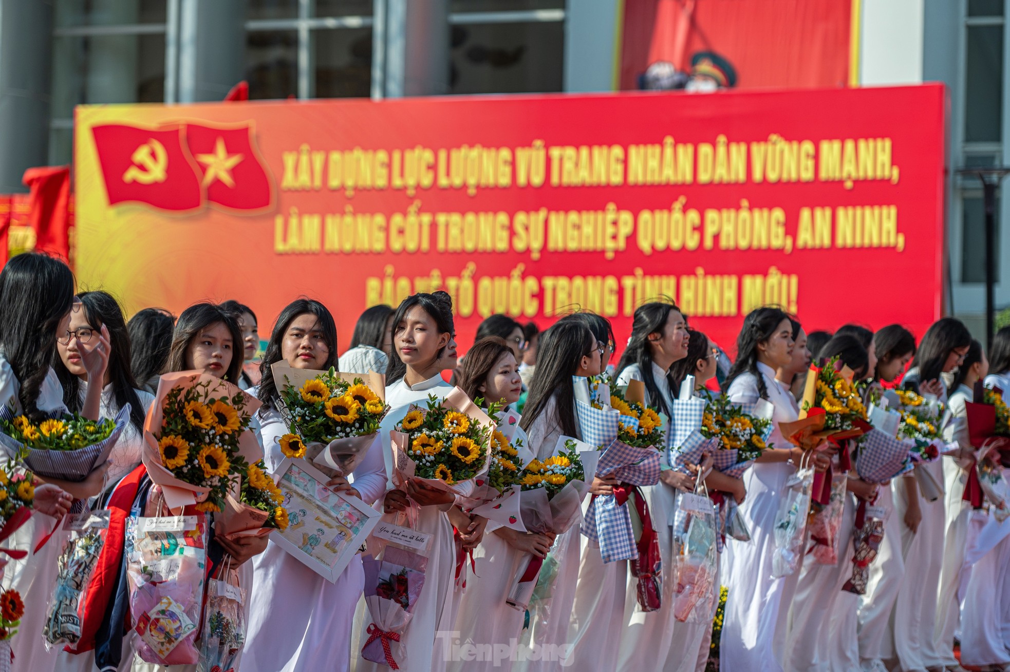 Hạ Long đón gần 400 thanh niên hoàn thành nghĩa vụ quân sự trở về ảnh 9