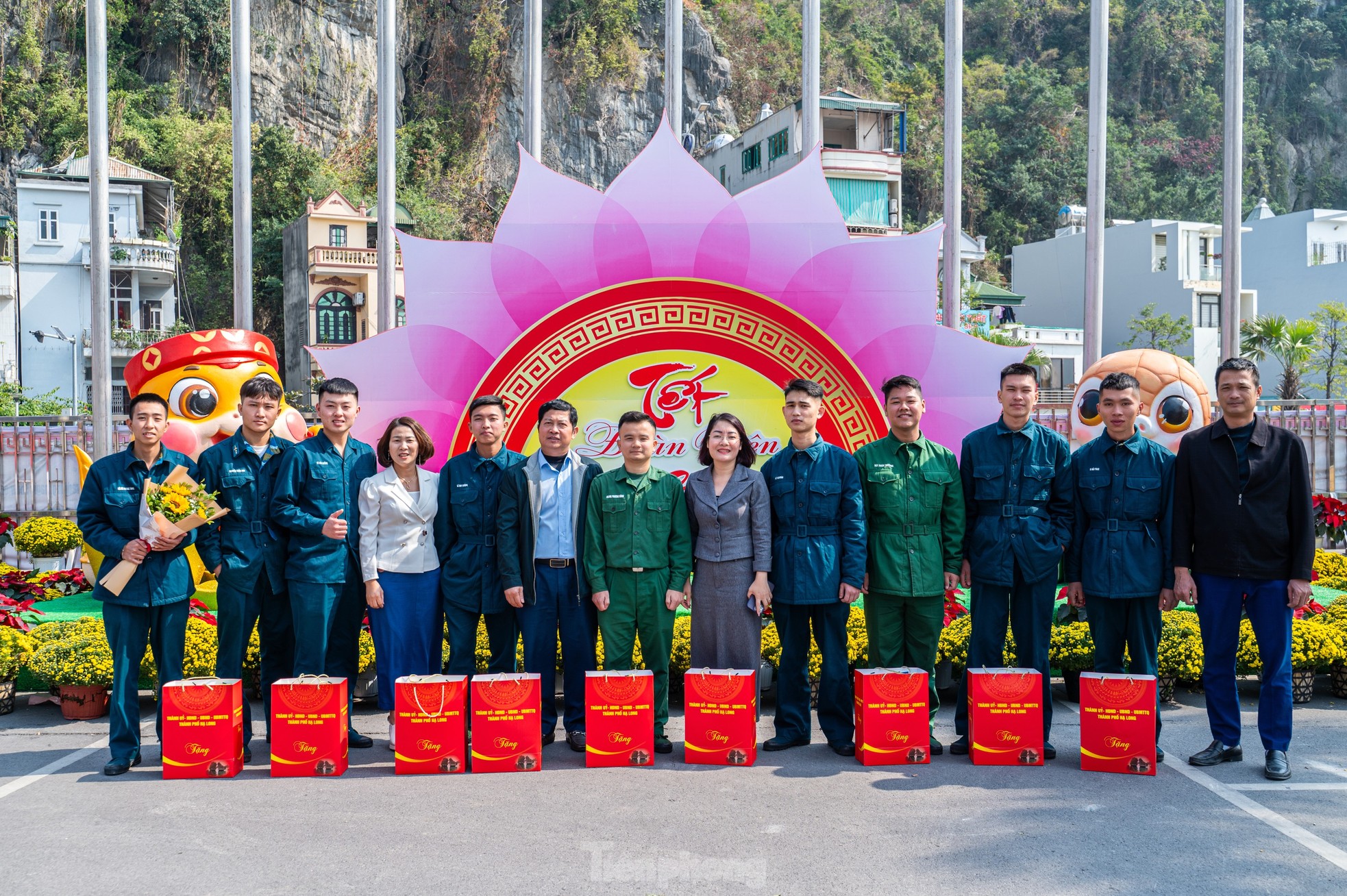 Hạ Long đón gần 400 thanh niên hoàn thành nghĩa vụ quân sự trở về ảnh 12