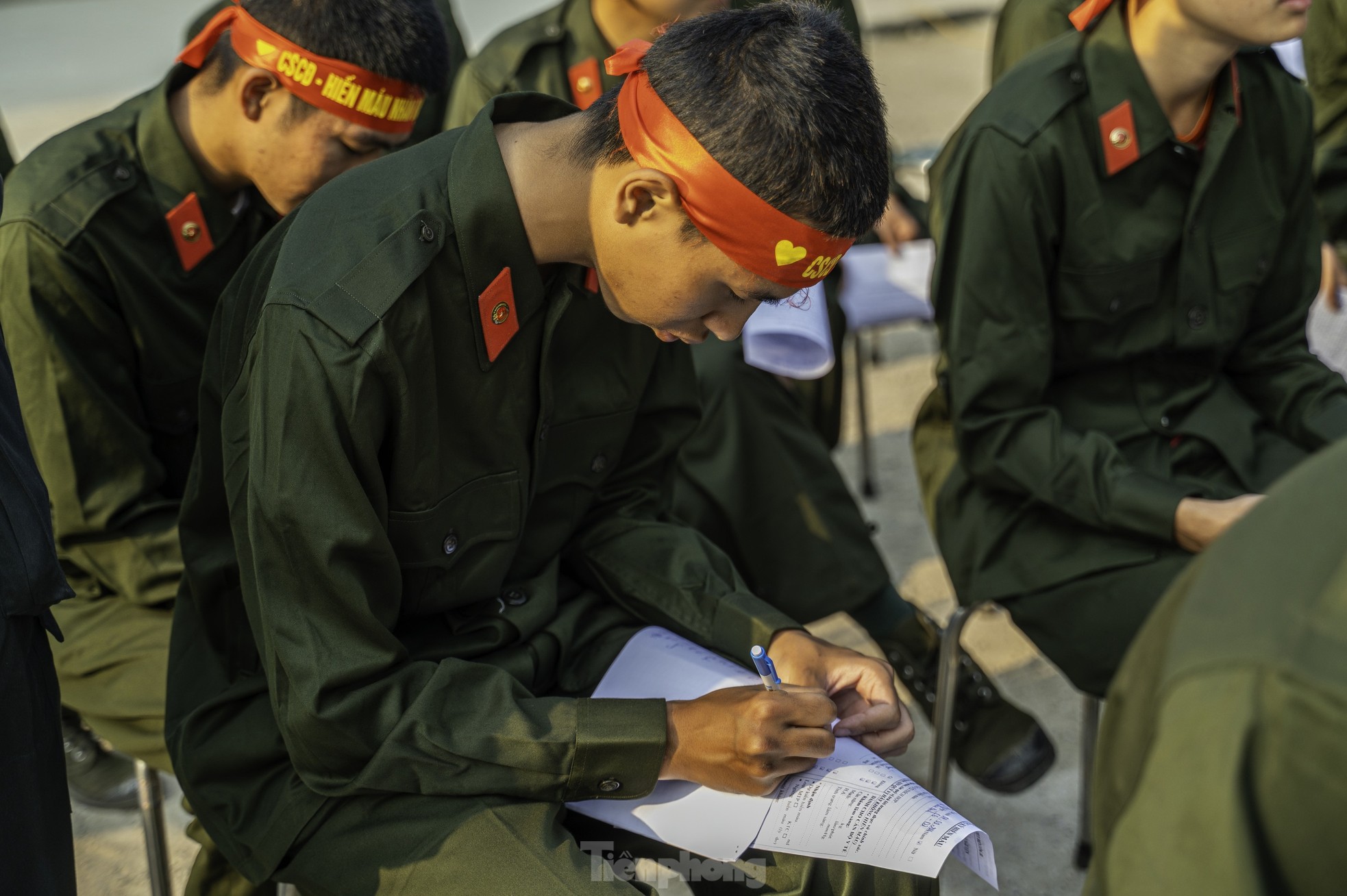 Đoàn viên, thanh niên Trung đoàn CSCĐ Đông Bắc hiến máu tình nguyện ảnh 11