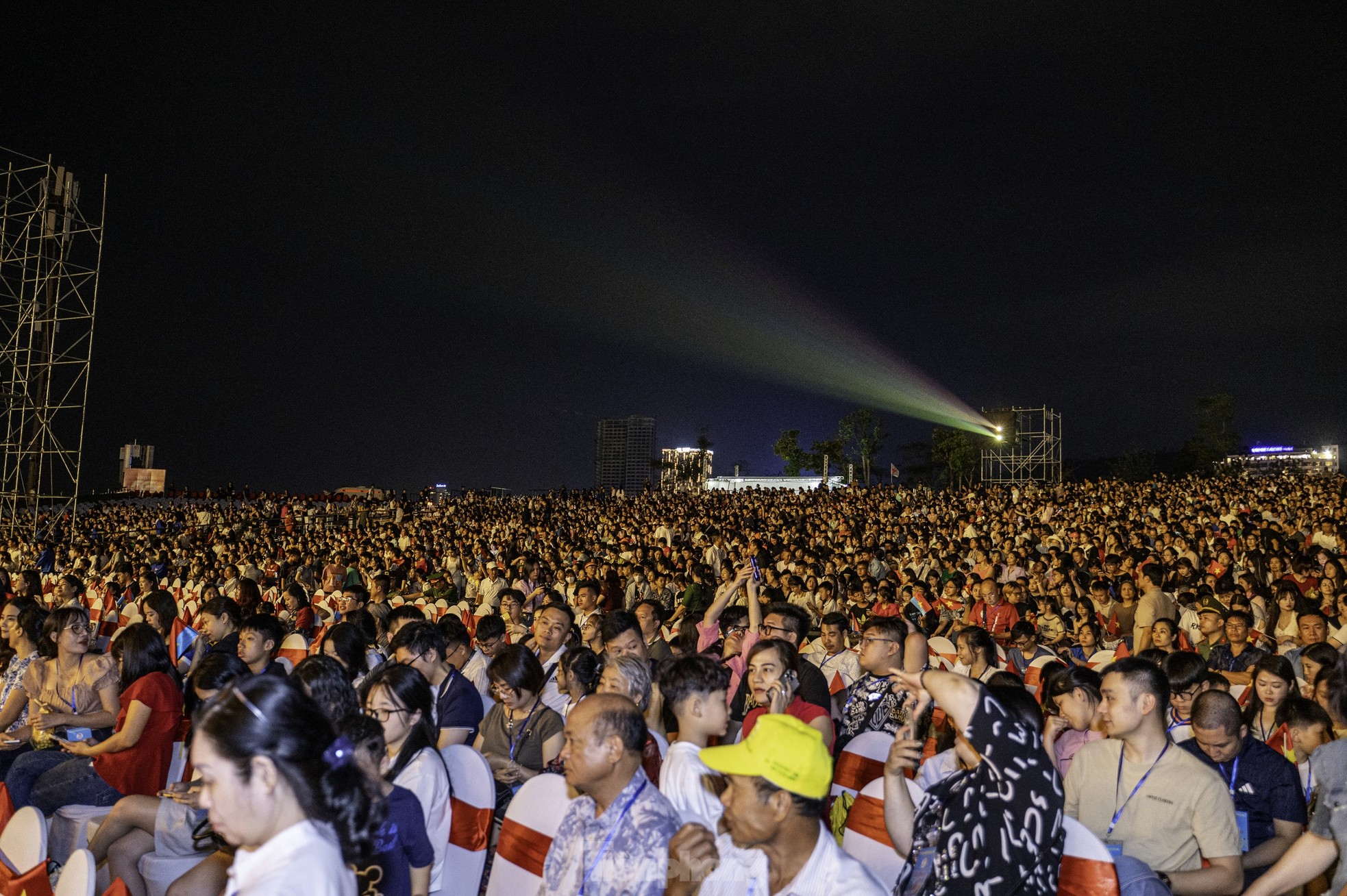 Hơn 20.000 người ‘du lịch khắp 3 miền’ trong 90 phút tại Carnaval Hạ Long ảnh 6