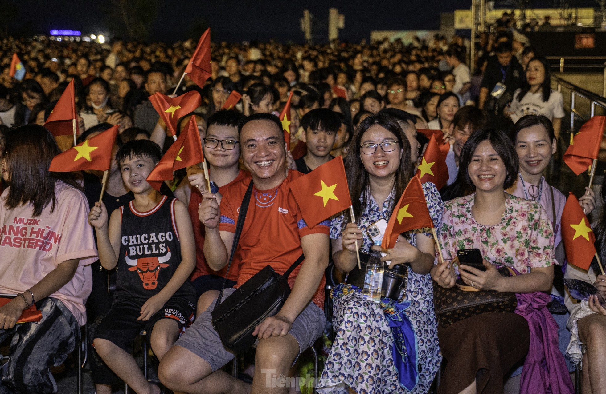 Hơn 20.000 người ‘du lịch khắp 3 miền’ trong 90 phút tại Carnaval Hạ Long ảnh 4