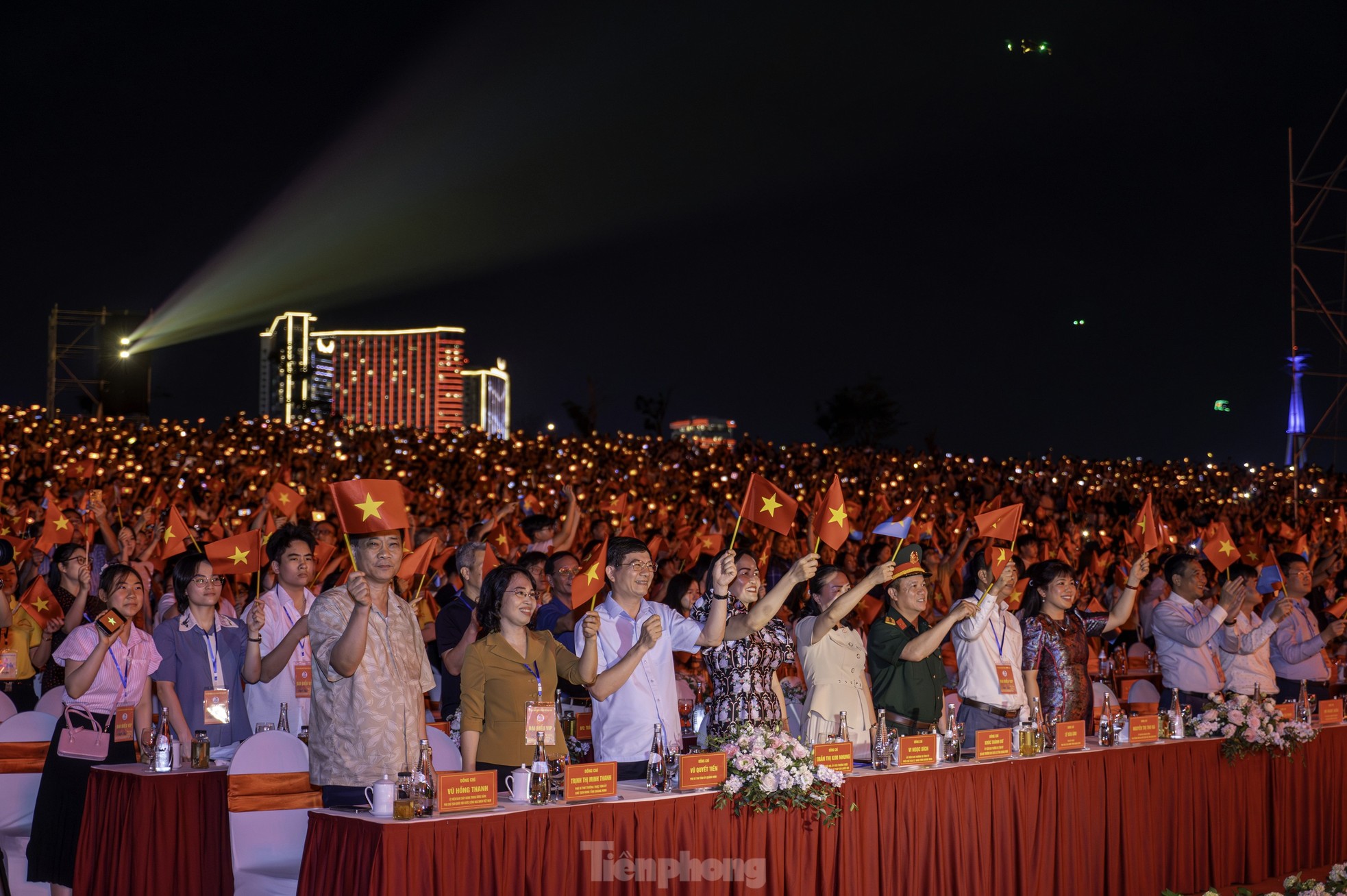 Hơn 20.000 người ‘du lịch khắp 3 miền’ trong 90 phút tại Carnaval Hạ Long ảnh 3