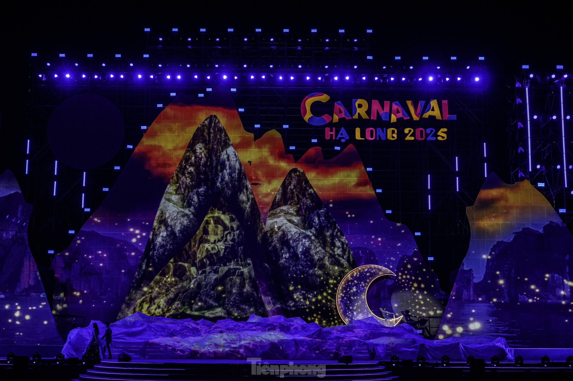 Hơn 20.000 người ‘du lịch khắp 3 miền’ trong 90 phút tại Carnaval Hạ Long ảnh 1