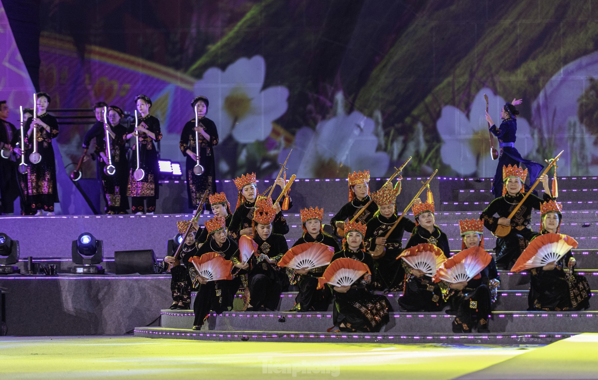 Hơn 20.000 người ‘du lịch khắp 3 miền’ trong 90 phút tại Carnaval Hạ Long ảnh 21