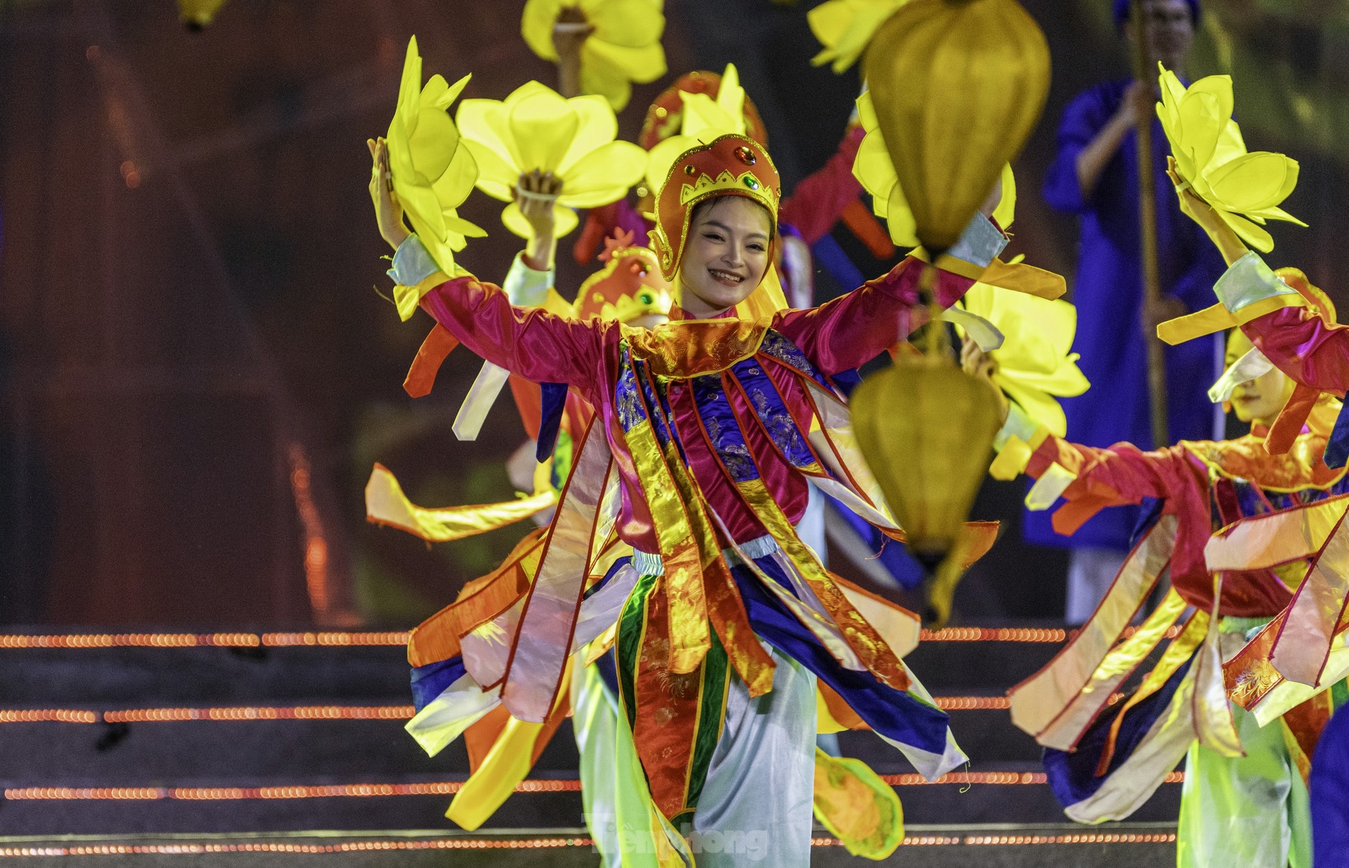 Hơn 20.000 người ‘du lịch khắp 3 miền’ trong 90 phút tại Carnaval Hạ Long ảnh 12