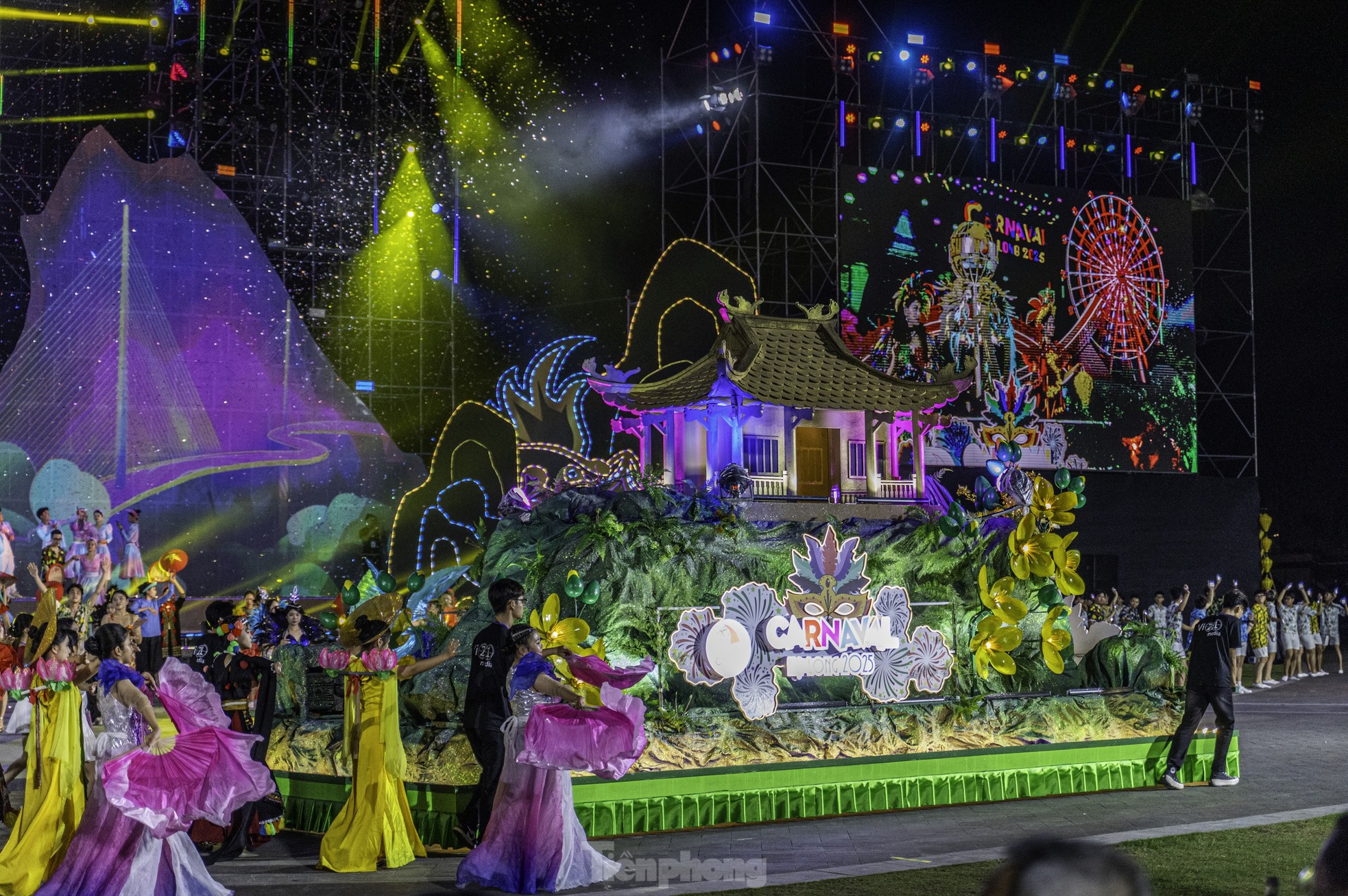 Hơn 20.000 người ‘du lịch khắp 3 miền’ trong 90 phút tại Carnaval Hạ Long ảnh 28