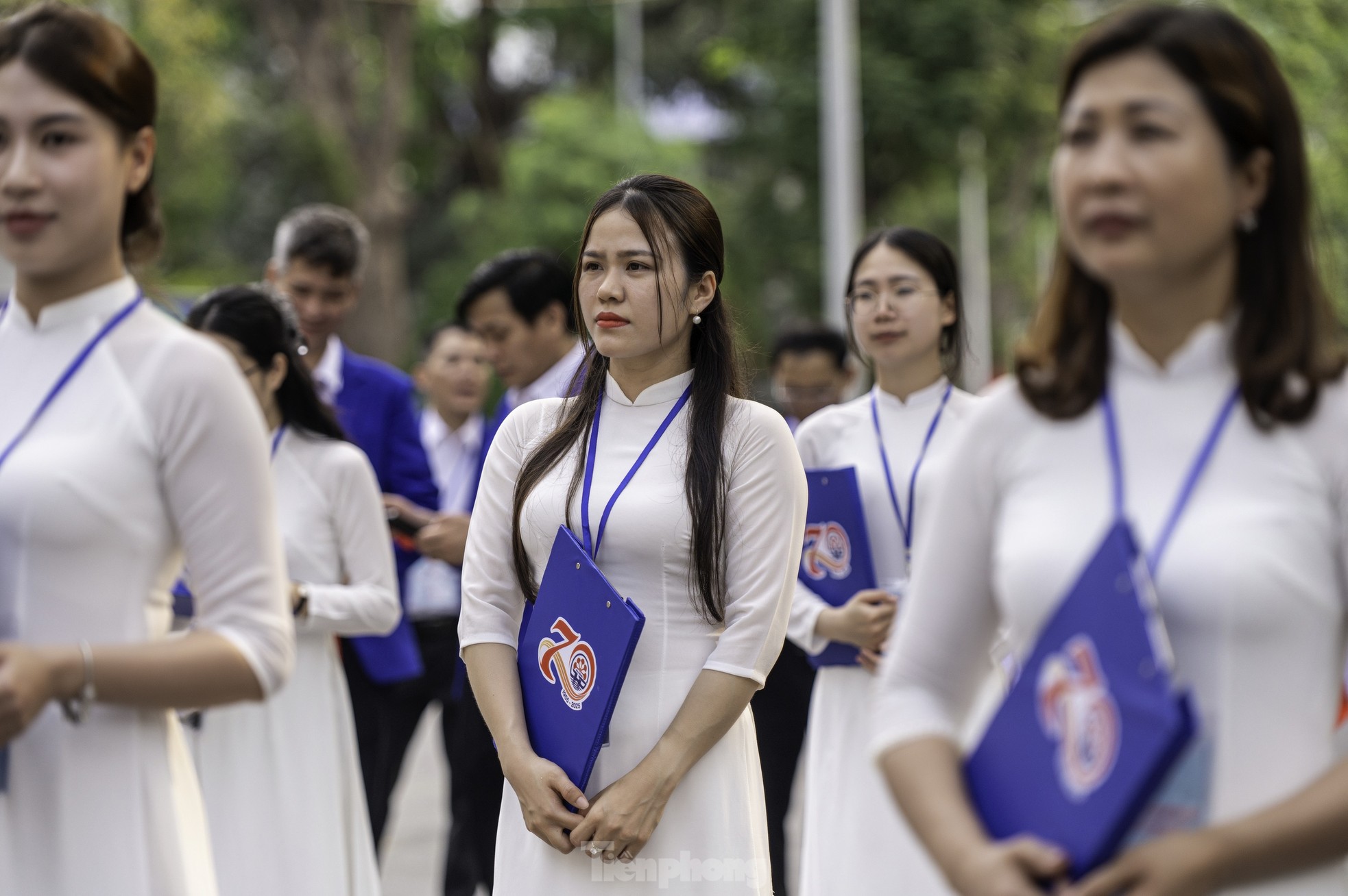 Những ‘bóng hồng’ tham gia diễu hành kỷ niệm 70 năm giải phóng Hải Phòng ảnh 15