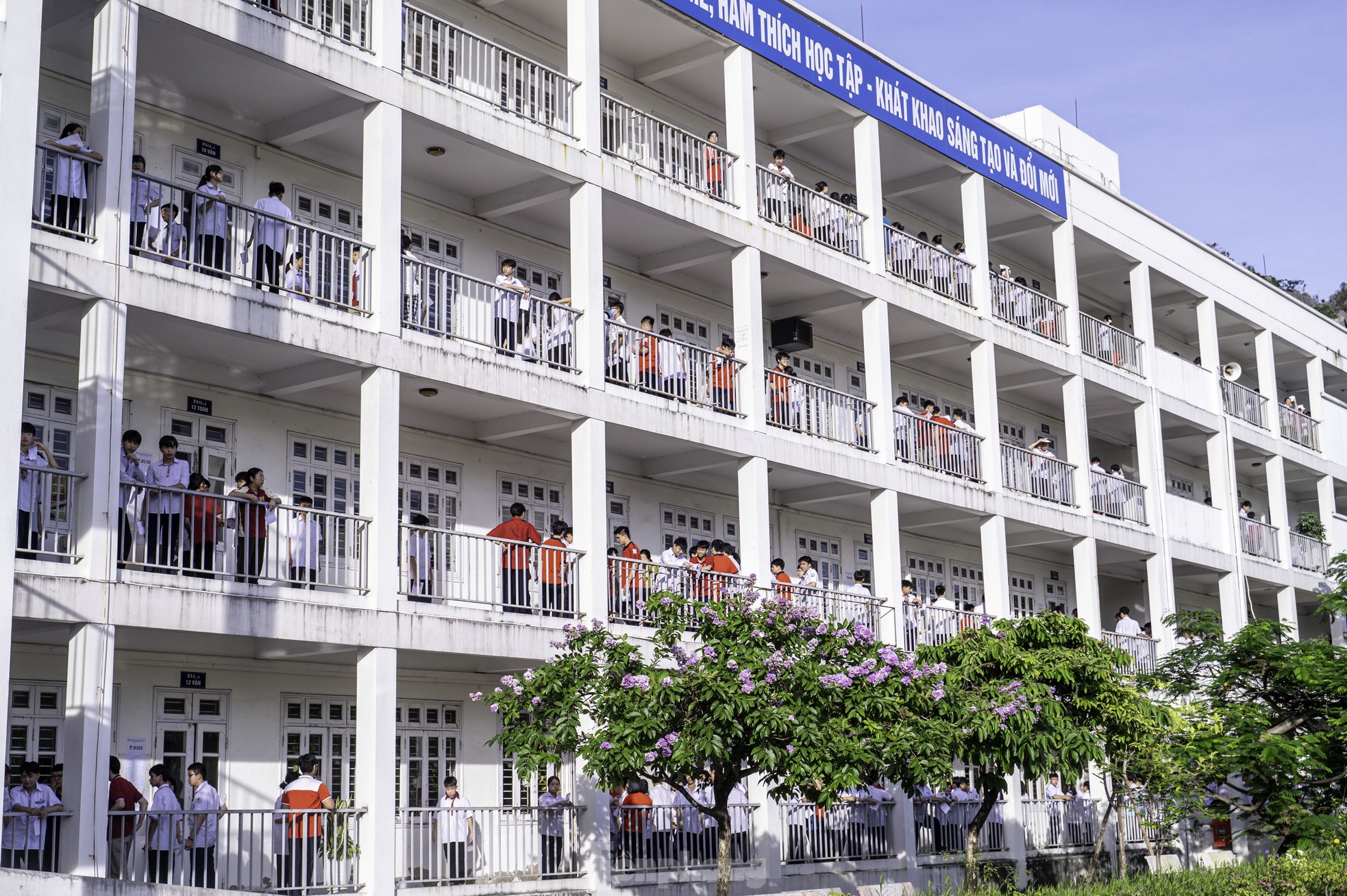 Gần 16.000 học sinh Quảng Ninh thi vào lớp 10, huy động lực lượng lớn công an bảo vệ kỳ thi ảnh 1