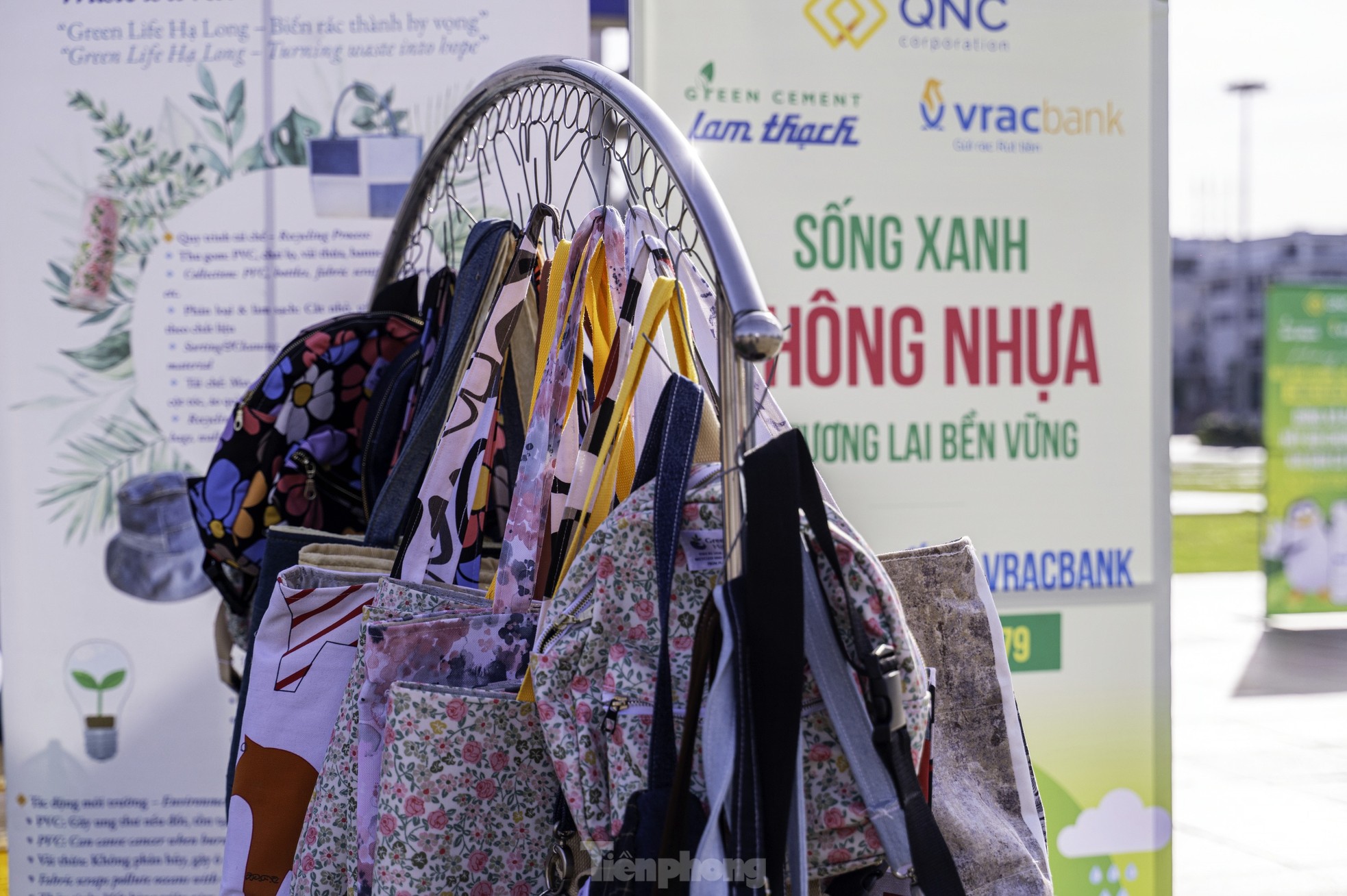 Ngỡ ngàng trước những tác phẩm có mặt tại chiến dịch 'chống ô nhiễm nhựa' ảnh 7
