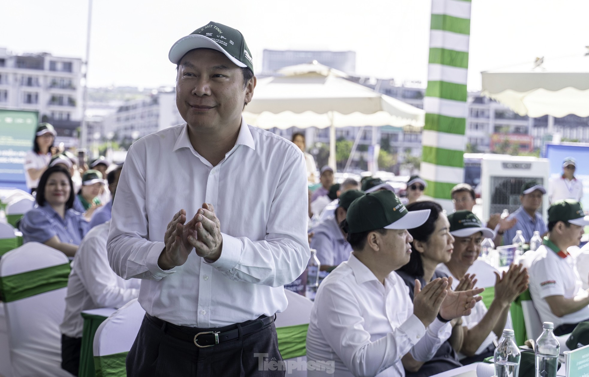 Ngỡ ngàng trước những tác phẩm có mặt tại chiến dịch 'chống ô nhiễm nhựa' ảnh 2