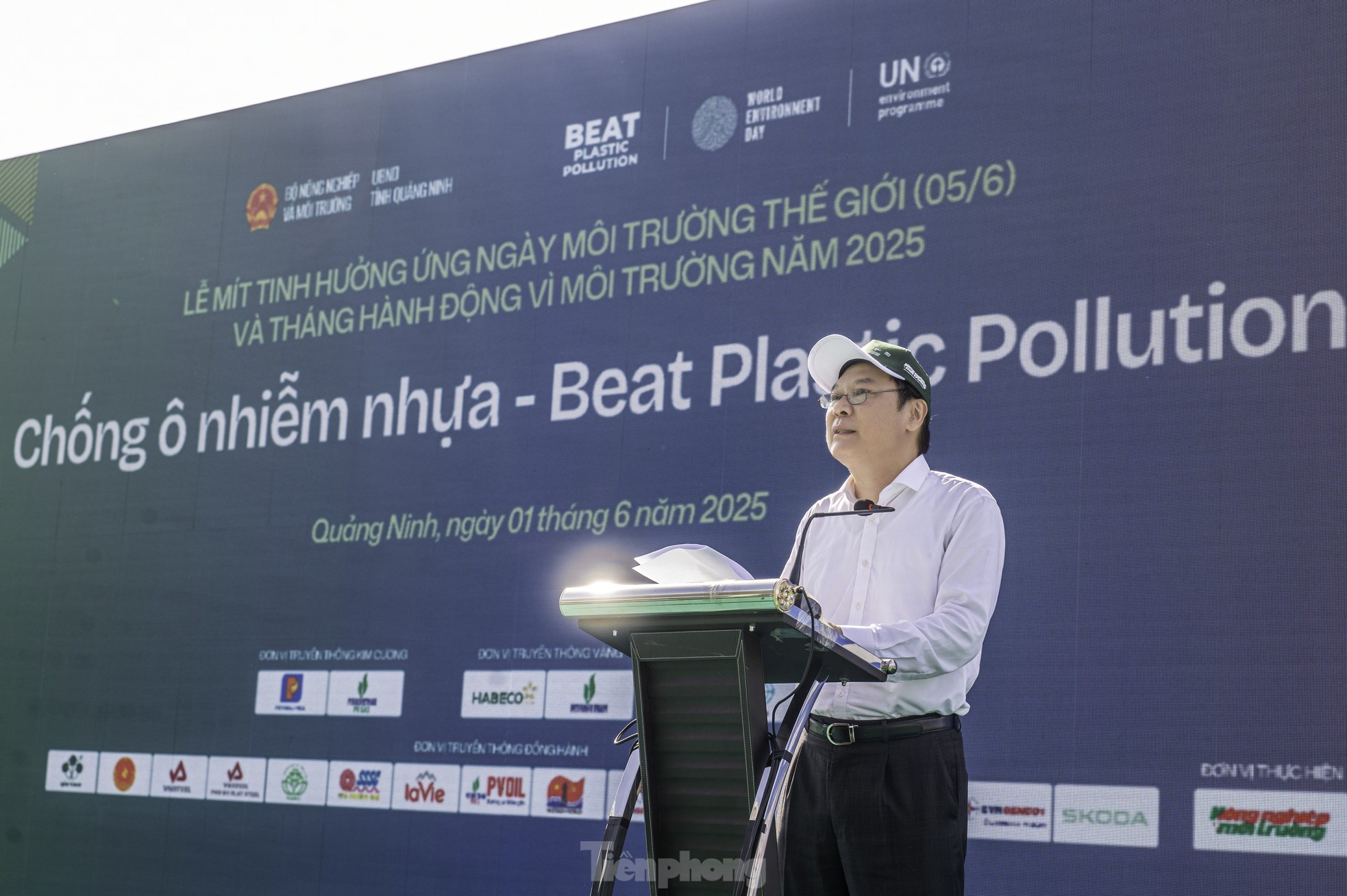 Ngỡ ngàng trước những tác phẩm có mặt tại chiến dịch 'chống ô nhiễm nhựa' ảnh 5