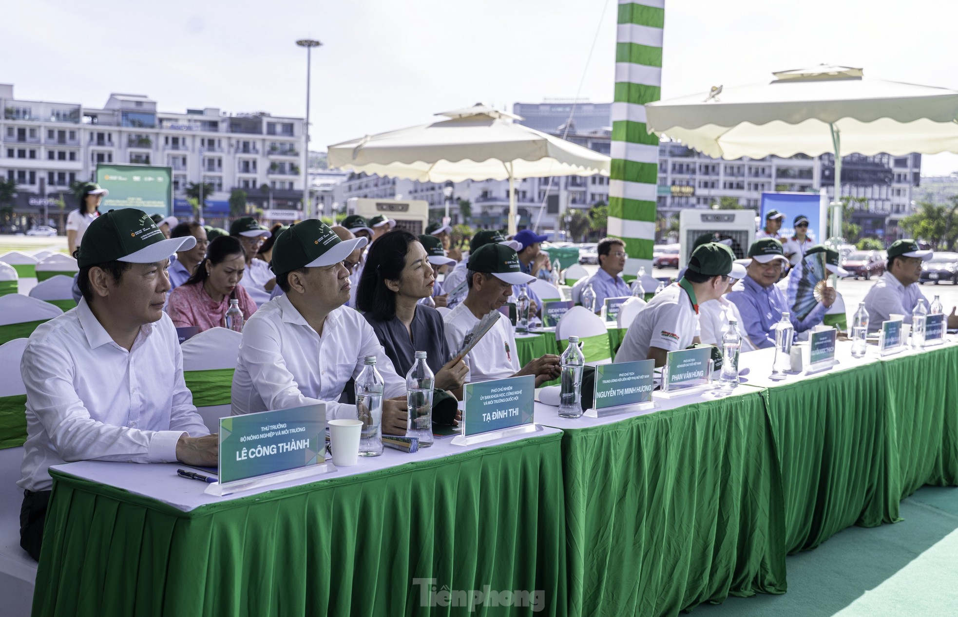 Ngỡ ngàng trước những tác phẩm có mặt tại chiến dịch 'chống ô nhiễm nhựa' ảnh 4
