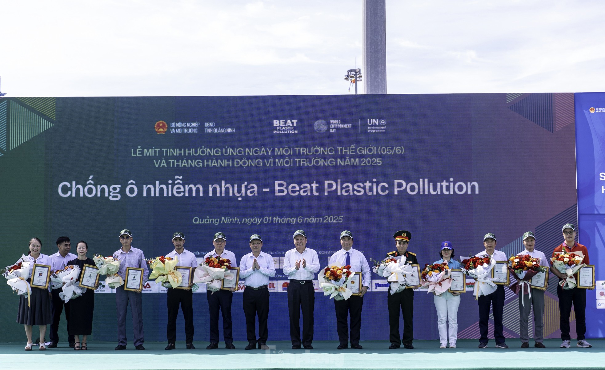 Ngỡ ngàng trước những tác phẩm có mặt tại chiến dịch 'chống ô nhiễm nhựa' ảnh 10