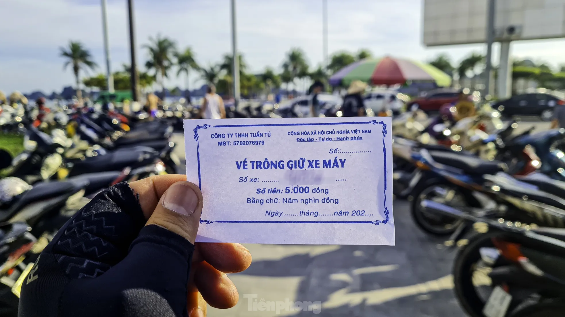 Chiếm dụng vỉa hè làm bãi gửi xe ở Hòn Gai ảnh 13