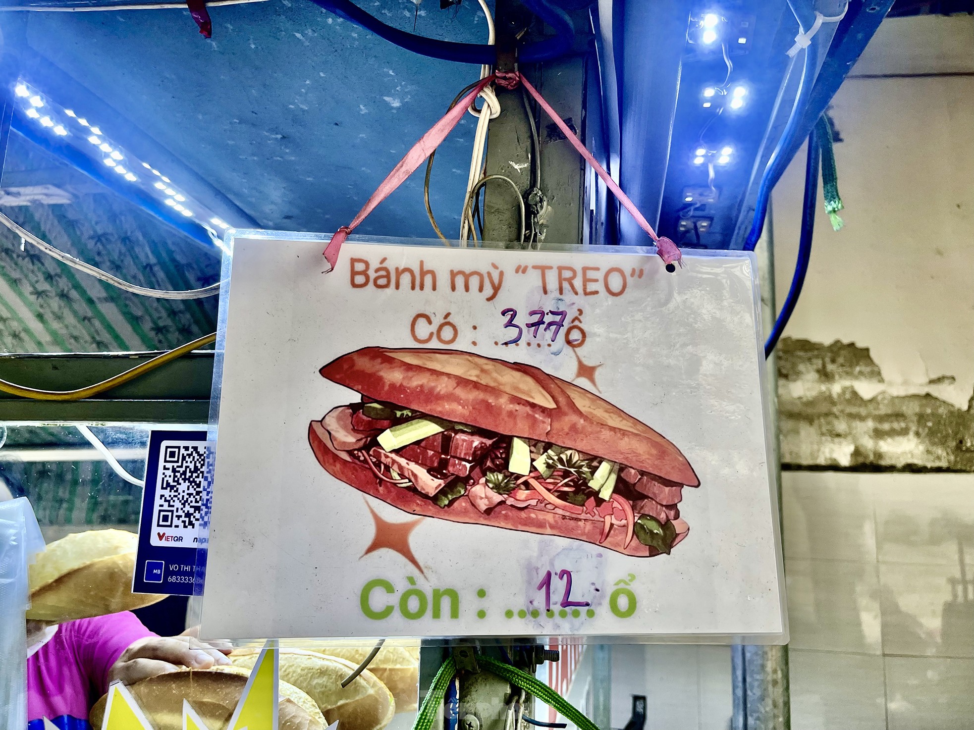 Lan tỏa điều tích cực từ những ổ bánh mì 'treo' ở Đà Nẵng ảnh 4