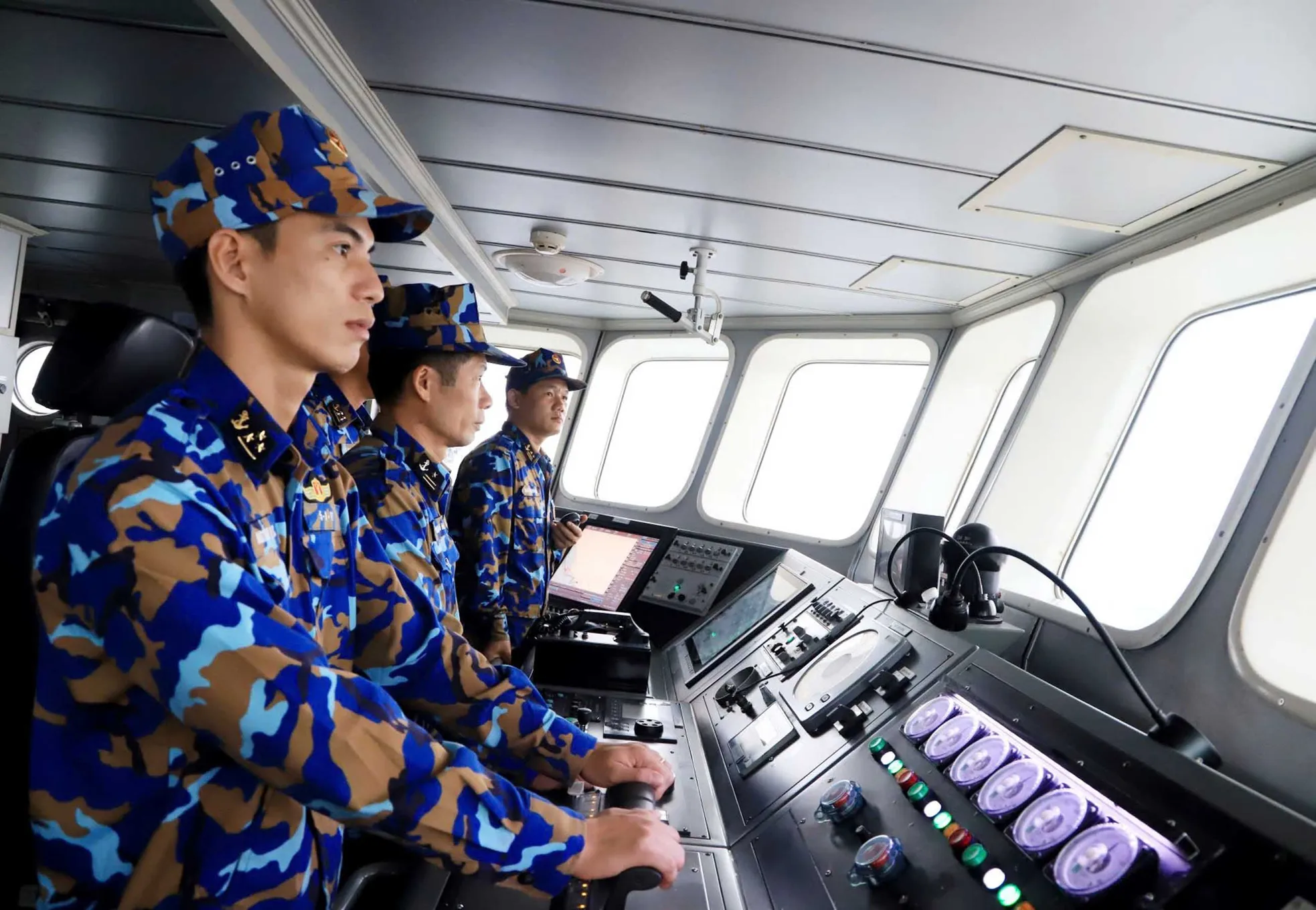 Vùng 3 Hải quân hoàn thành tốt các bài bắn đạn thật ảnh 4
