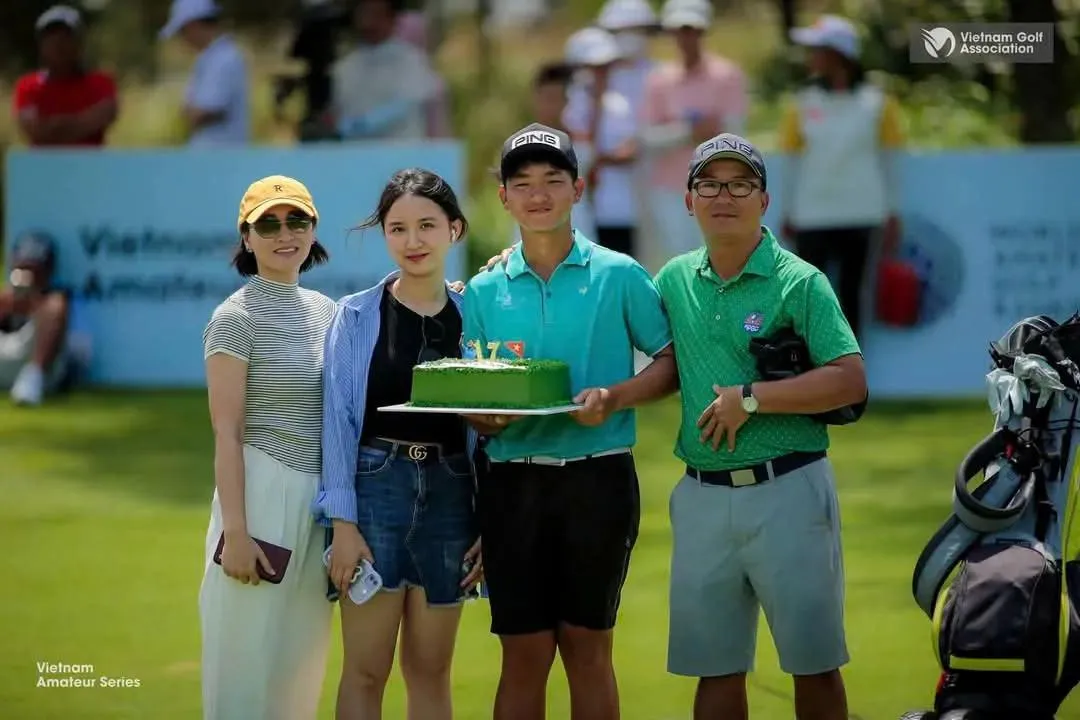 Nguyễn Anh Minh: Tuổi 18 và hành trình không giới hạn của một tài năng golf Việt ảnh 2