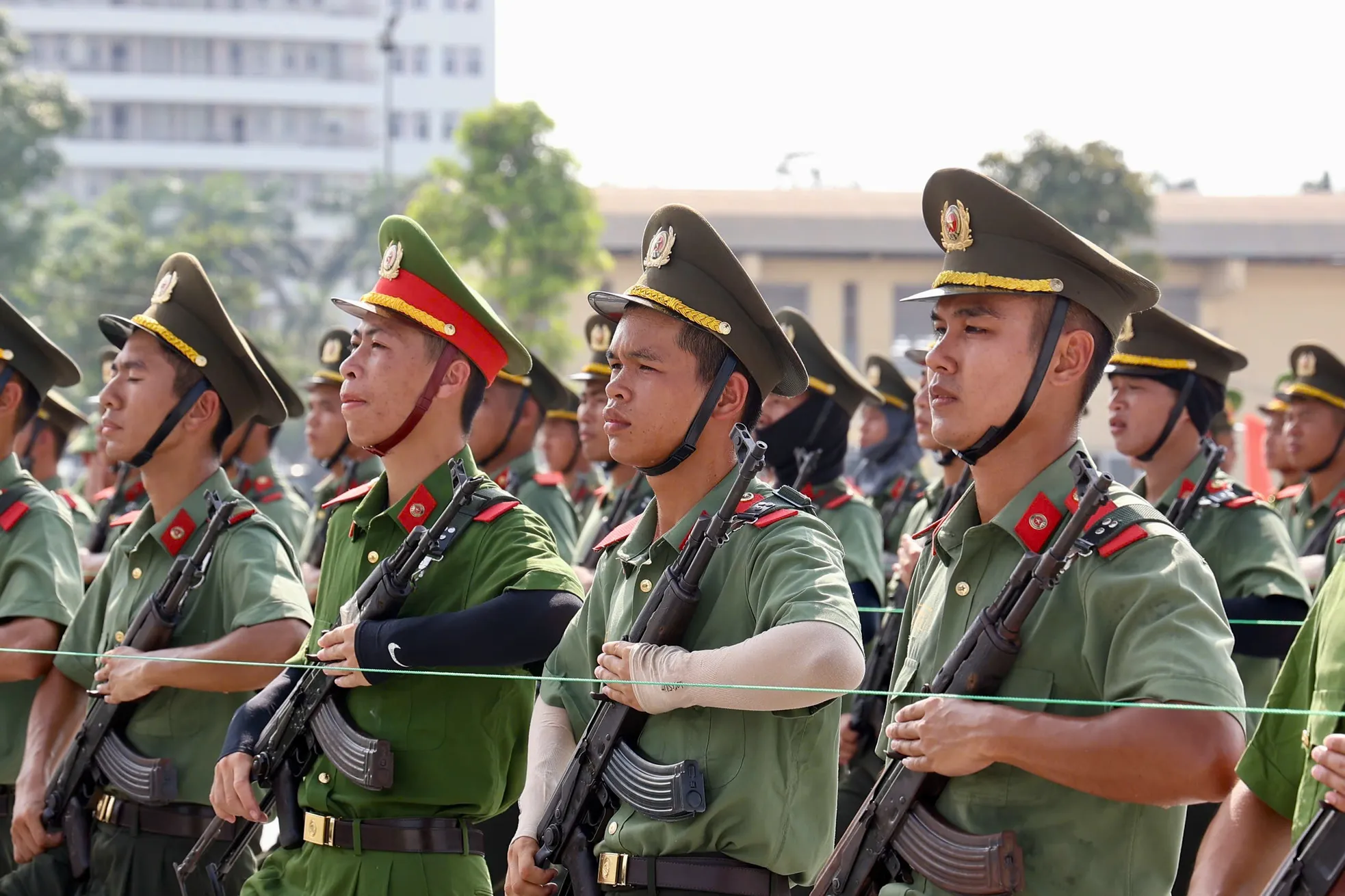 Chiến sĩ công an đẫm mồ hôi trên thao trường chuẩn bị nhiệm vụ A80 ảnh 11