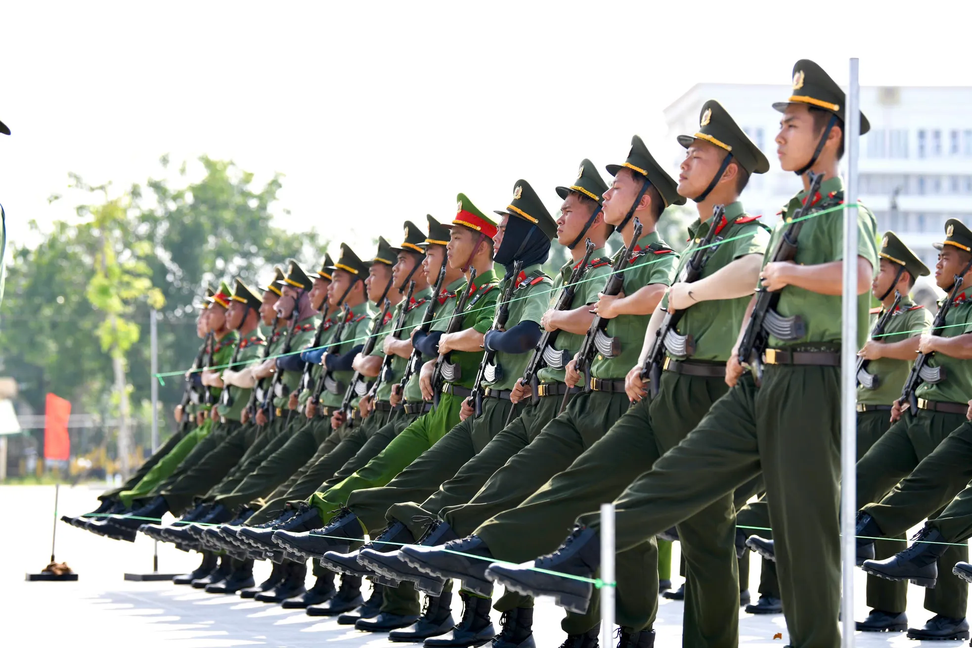 Chiến sĩ công an đẫm mồ hôi trên thao trường chuẩn bị nhiệm vụ A80 ảnh 5
