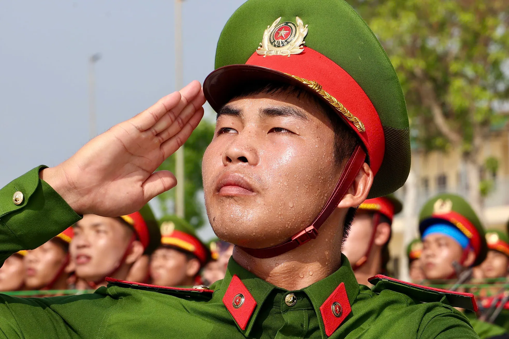 Chiến sĩ công an đẫm mồ hôi trên thao trường chuẩn bị nhiệm vụ A80 ảnh 1