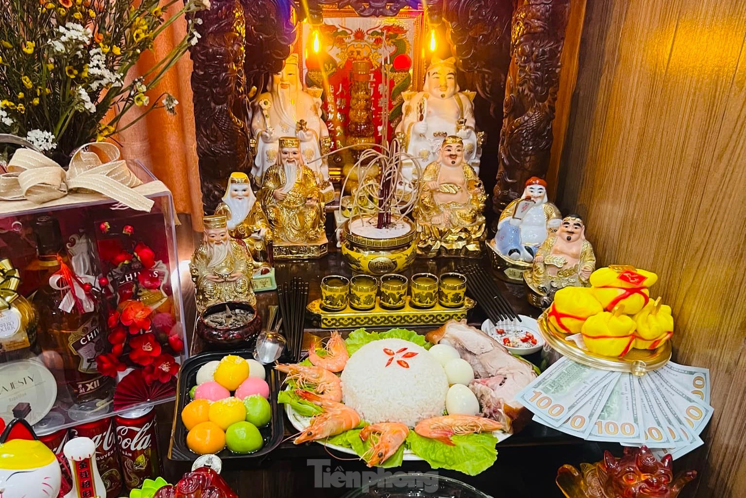 Nườm nượp mua heo quay cúng Thần tài, nhà hàng bán 'không kịp thở' ảnh 12