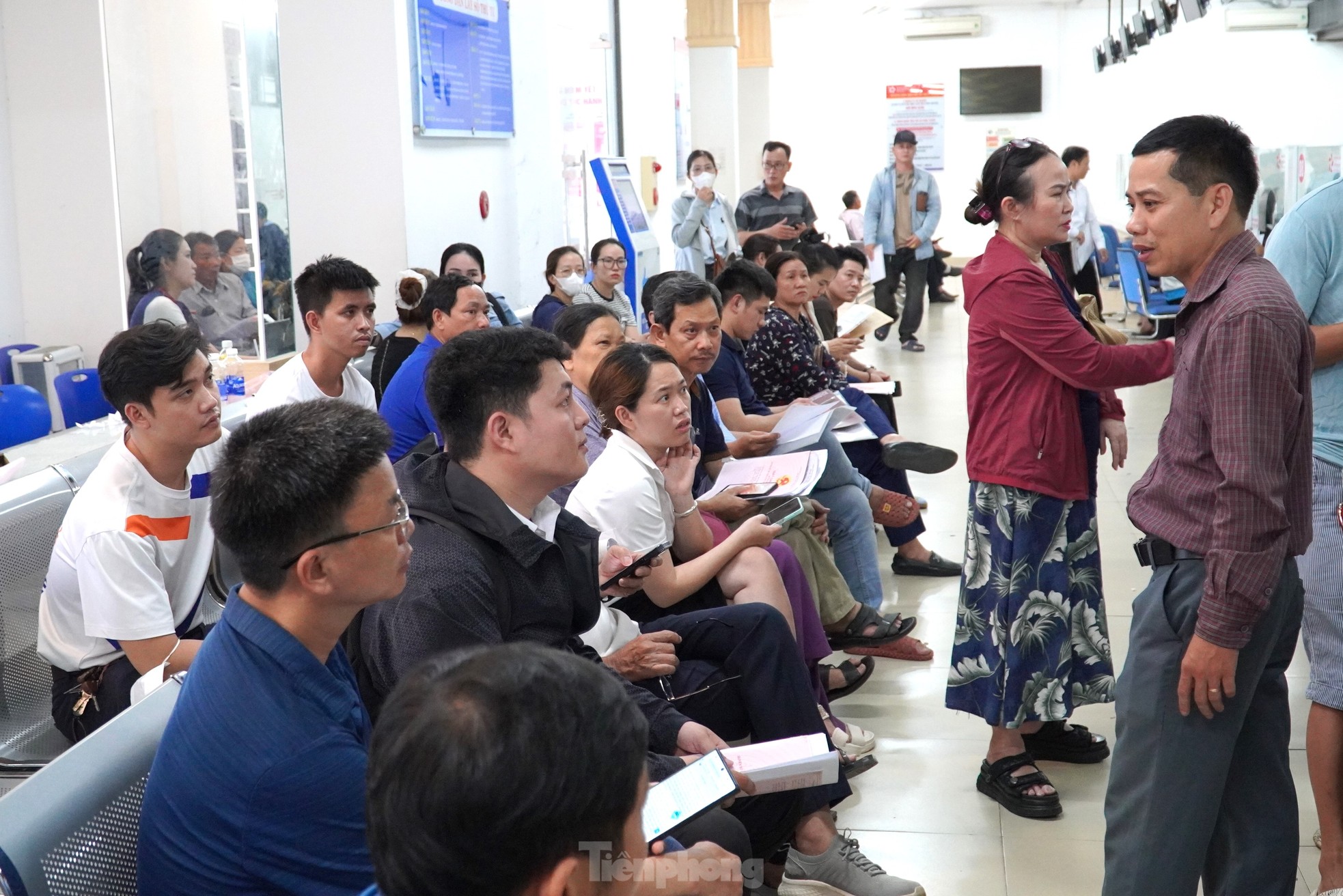 Người dân Đà Nẵng đổ xô làm giấy tờ đất ảnh 9