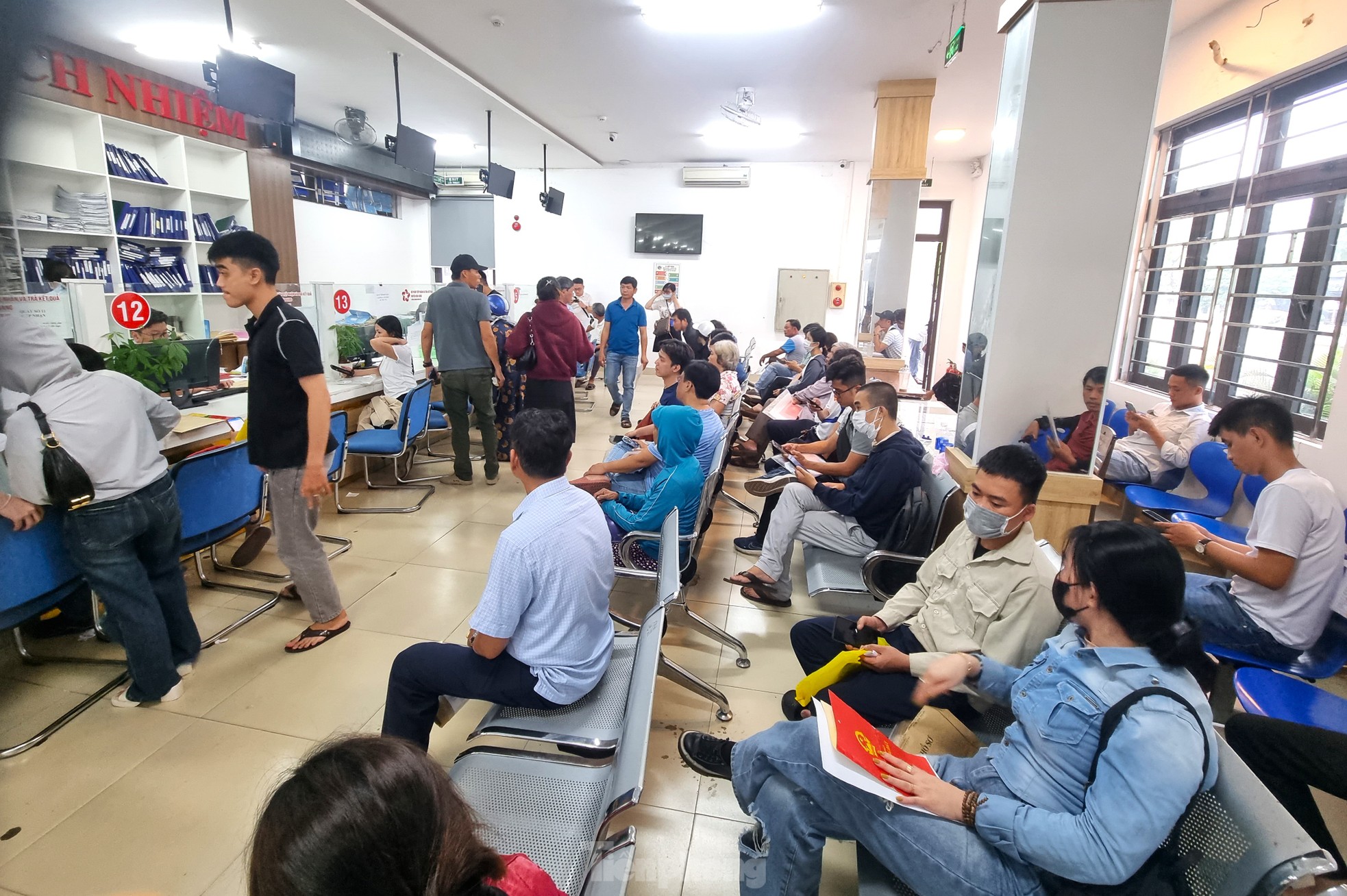 Người dân Đà Nẵng đổ xô làm giấy tờ đất ảnh 4