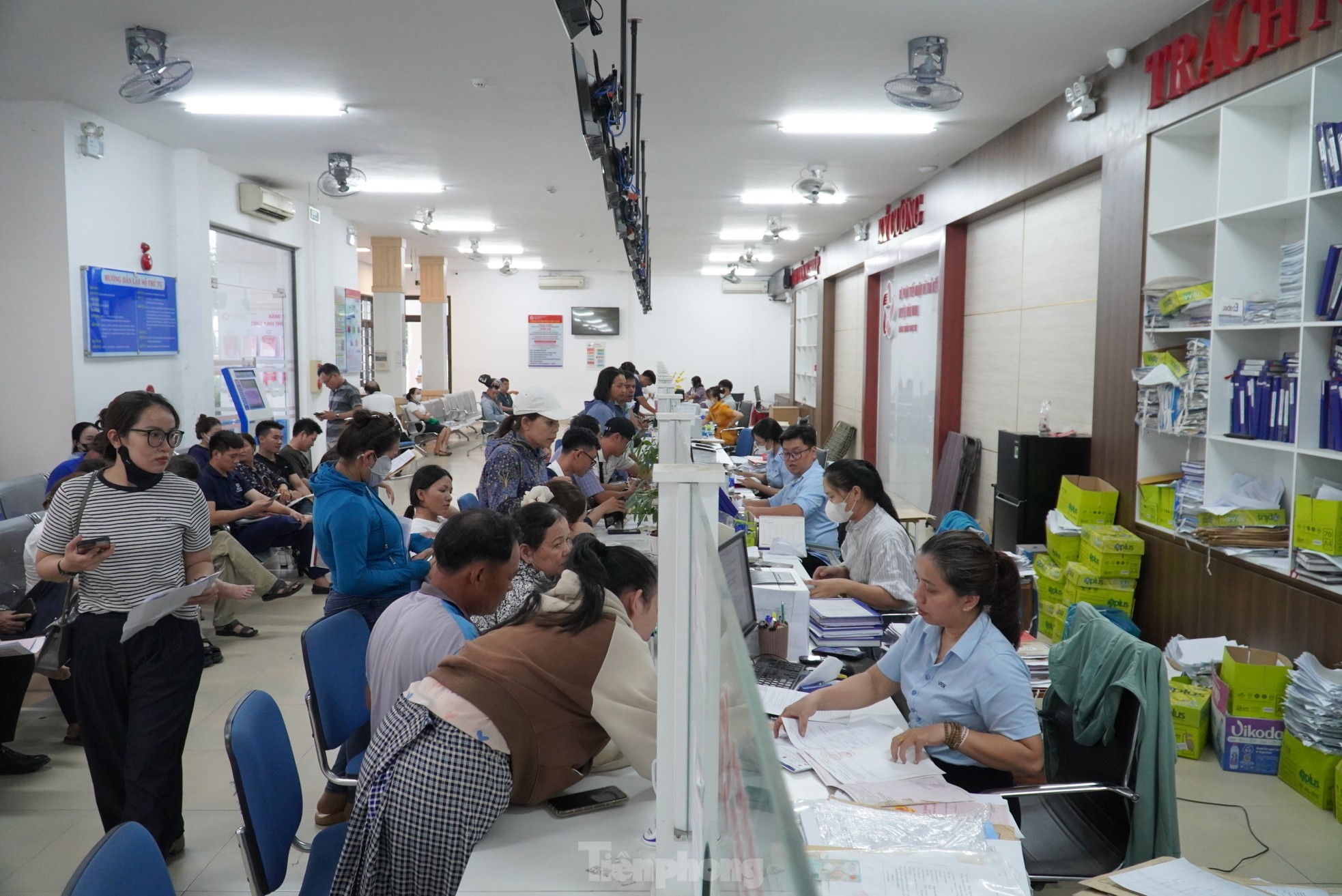 Người dân Đà Nẵng đổ xô làm giấy tờ đất ảnh 3