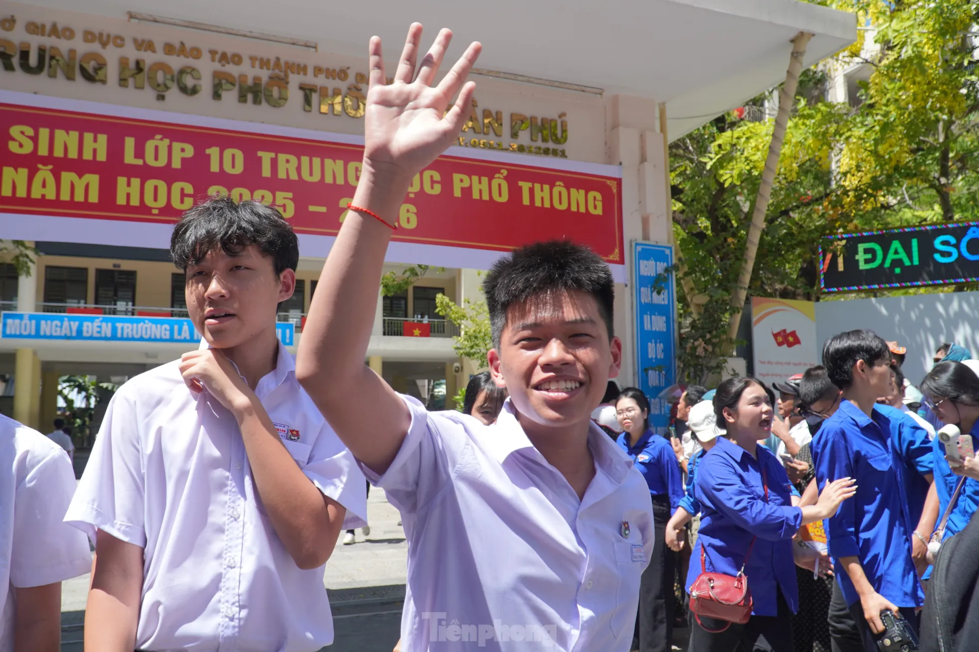 Thí sinh Đà Nẵng cười tươi với đề Văn đậm yếu tố gia đình ảnh 1