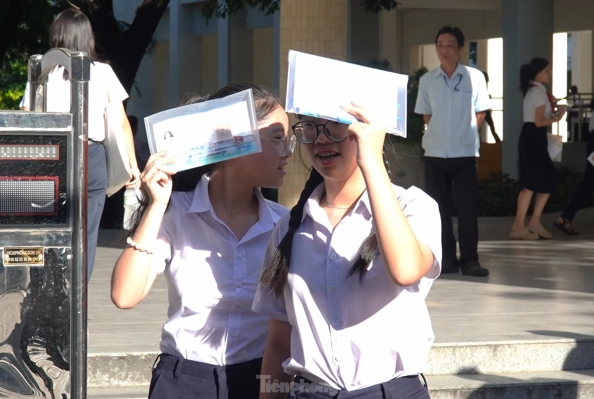 Hơn 11.000 thí sinh Đà Nẵng thi lớp 10 trong thời tiết nóng bức ảnh 5
