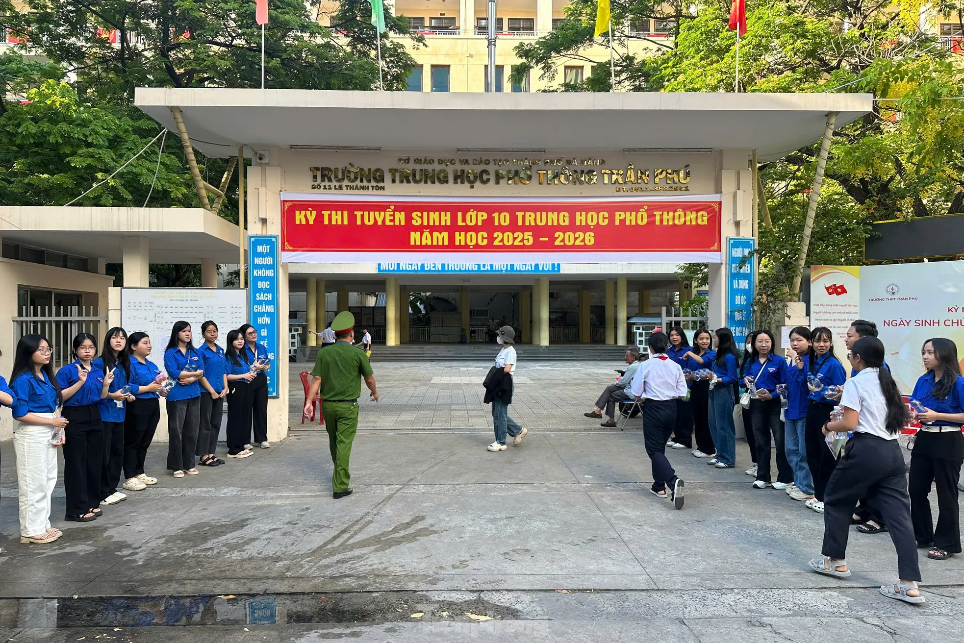 Hơn 11.000 thí sinh Đà Nẵng thi lớp 10 trong thời tiết nóng bức ảnh 8