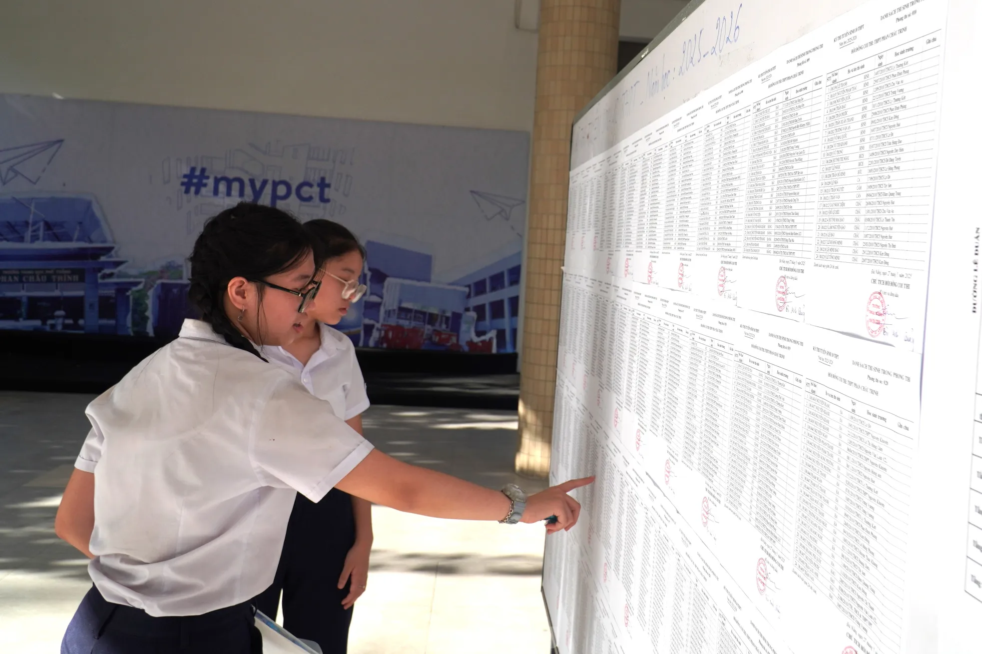 Hơn 11.000 thí sinh Đà Nẵng thi lớp 10 trong thời tiết nóng bức ảnh 1