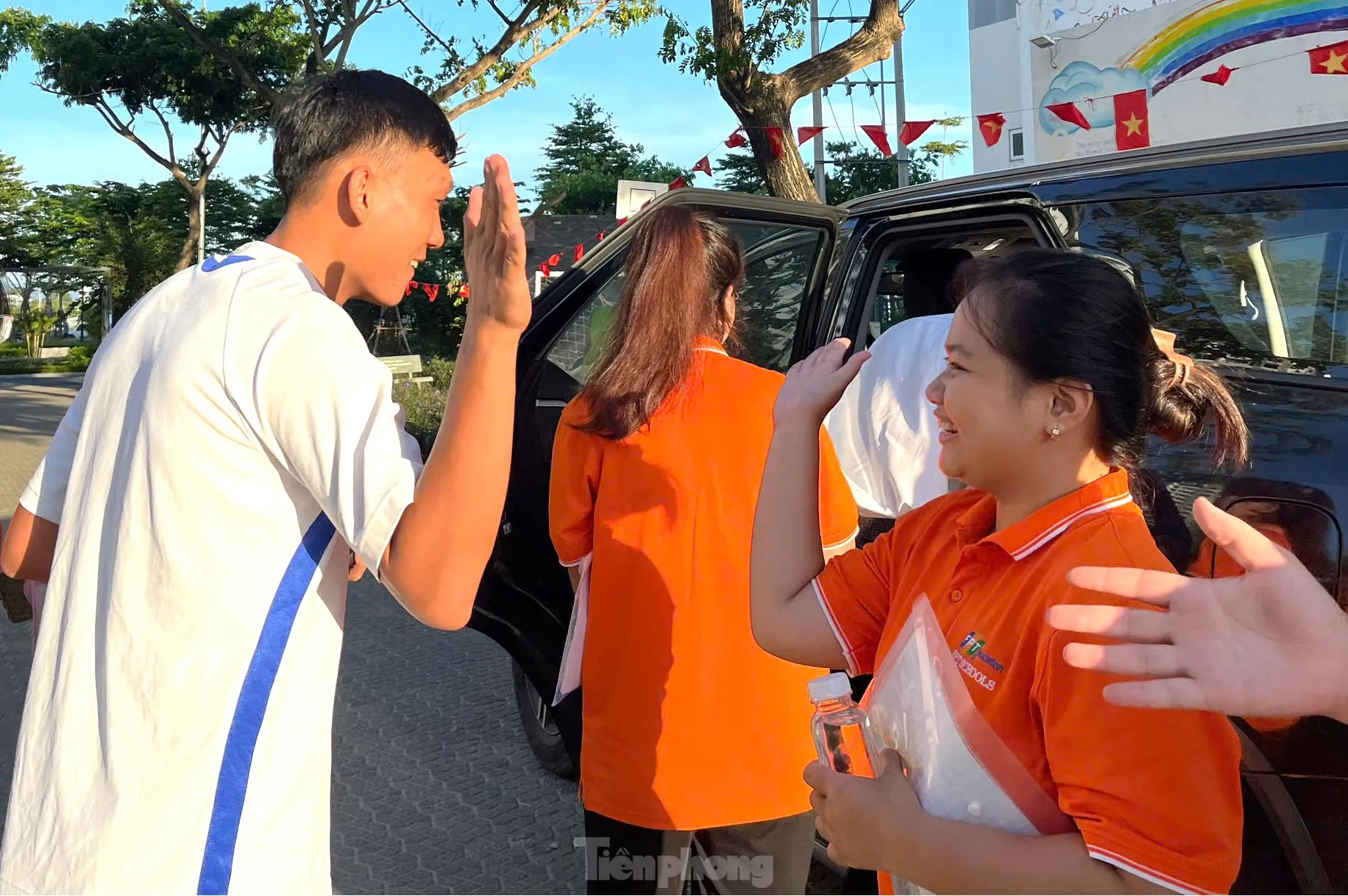 Đại gia đình đưa 21 sĩ tử đặc biệt ở Đà Nẵng đi thi - Ảnh 4. Đại gia đình đưa 21 sĩ tử đặc biệt ở Đà Nẵng đi thi - Ảnh 4.