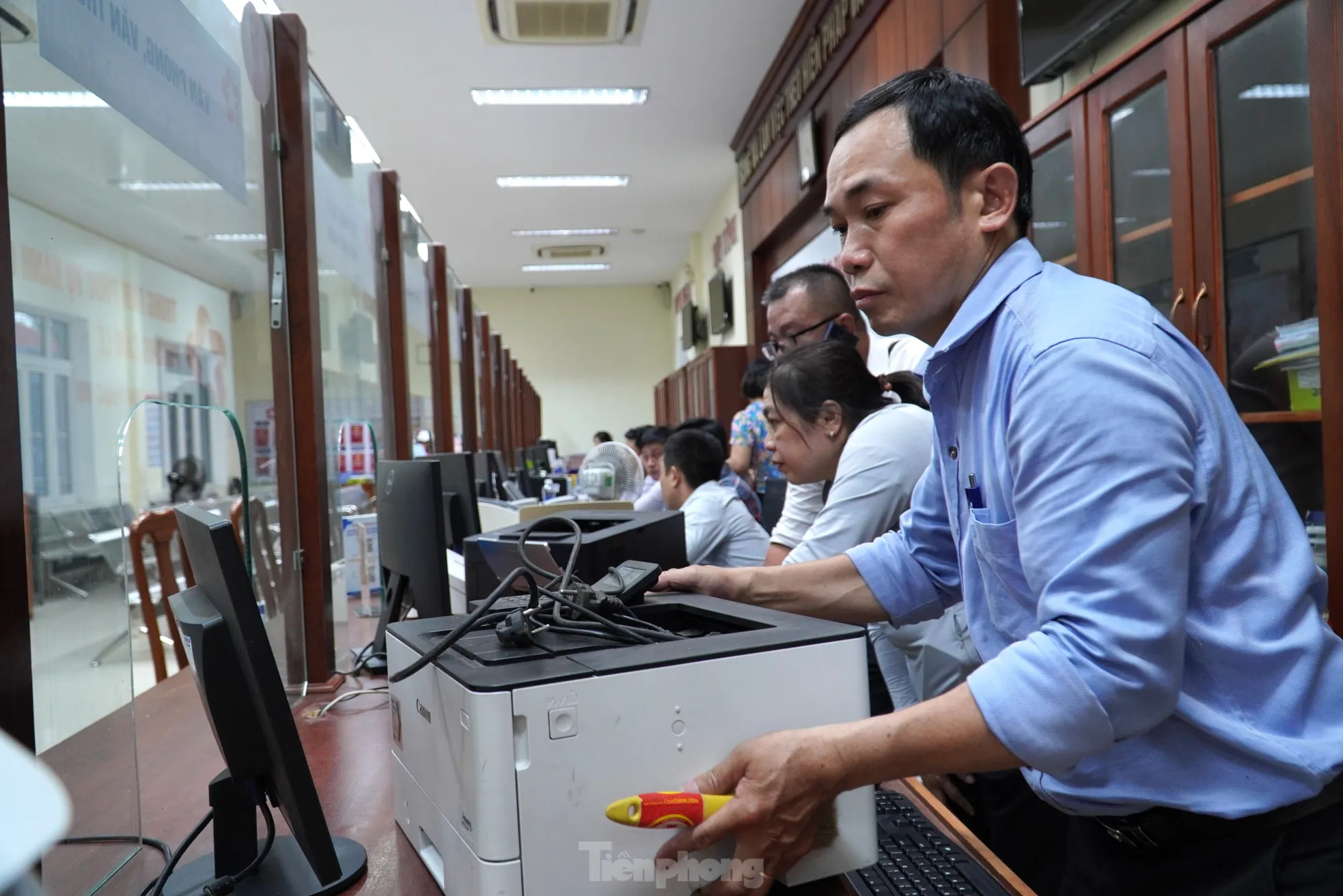 Cận cảnh những giờ phút hoạt động cuối cùng của cấp quận tại Đà Nẵng ảnh 8
