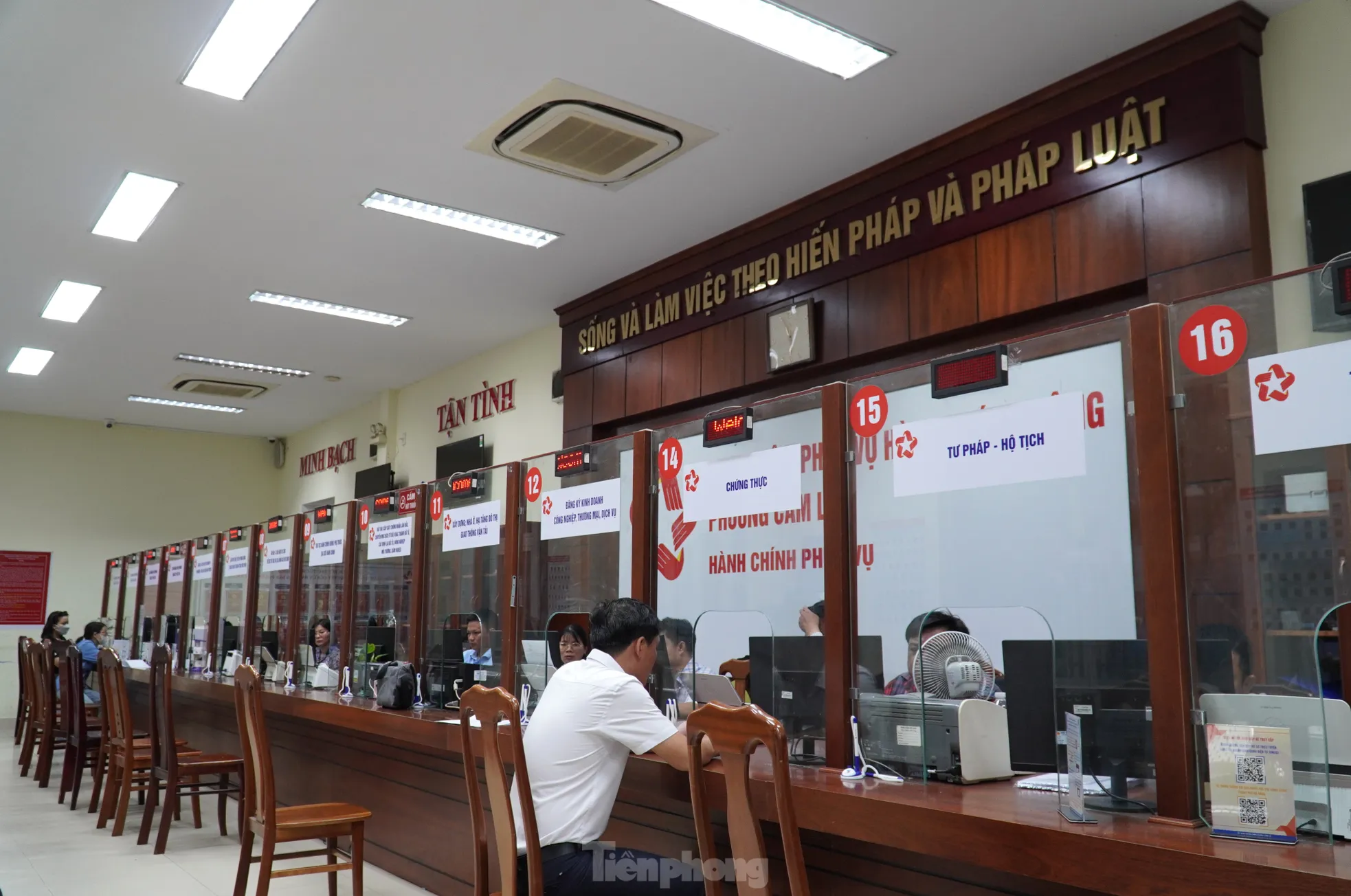 Cận cảnh những giờ phút hoạt động cuối cùng của cấp quận tại Đà Nẵng ảnh 11