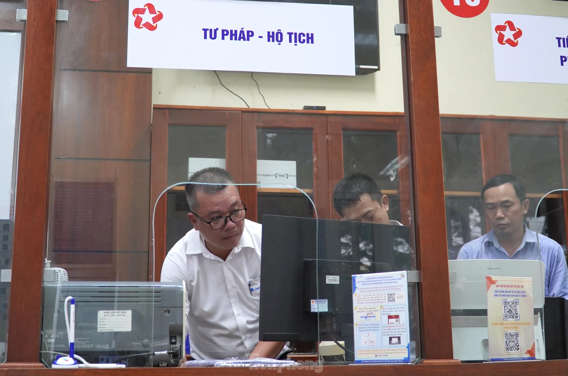 Cận cảnh những giờ phút hoạt động cuối cùng của cấp quận tại Đà Nẵng ảnh 7
