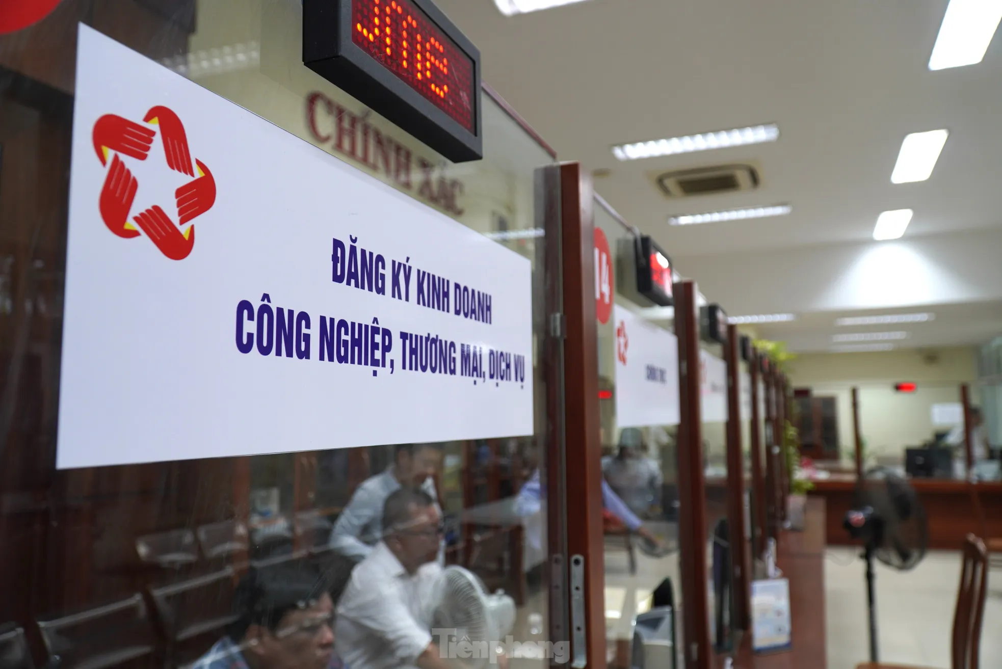 Cận cảnh những giờ phút hoạt động cuối cùng của cấp quận tại Đà Nẵng ảnh 10
