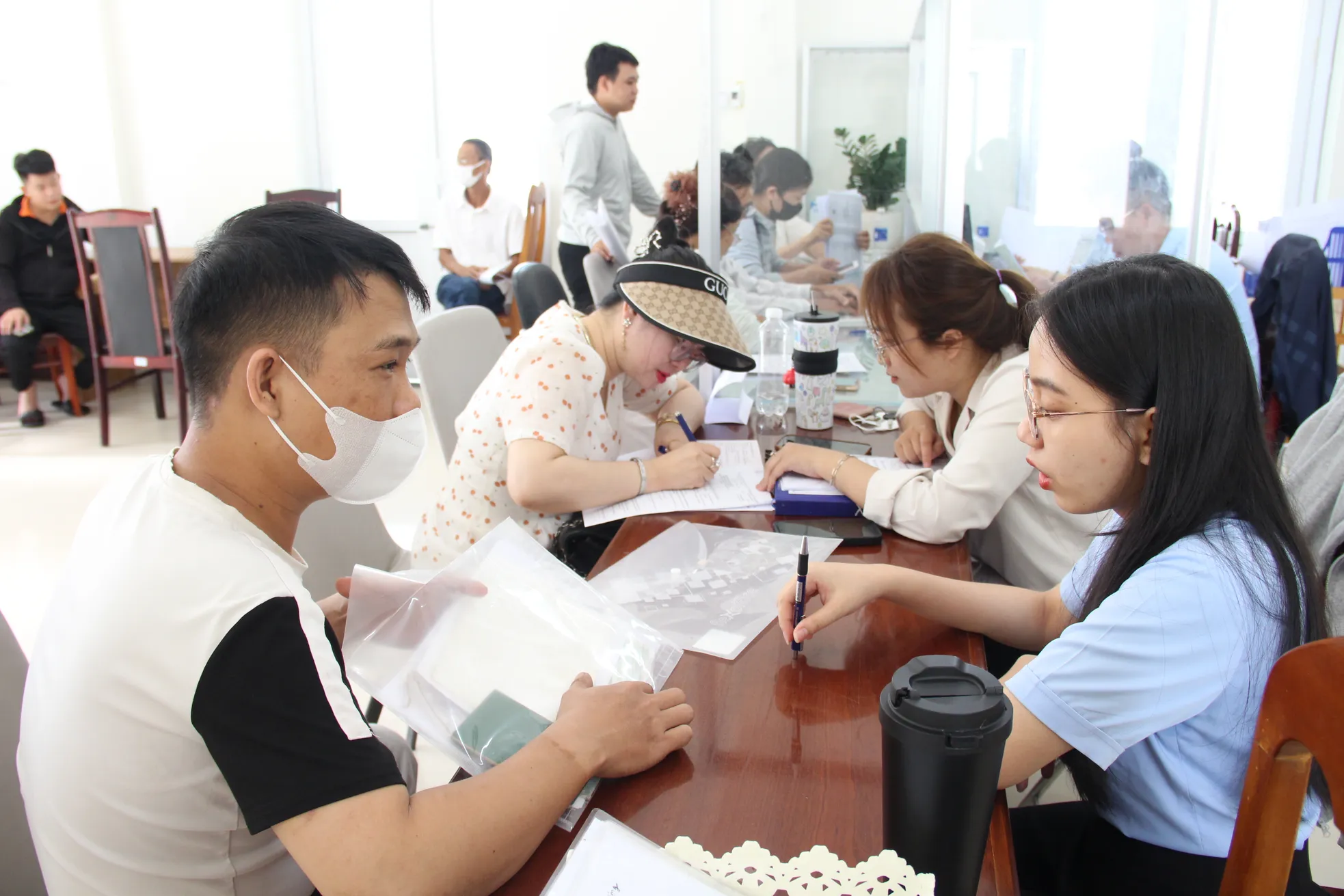Ngày đi làm thủ tục đất đai ở phường "hot" nhất Đà Nẵng ảnh 9