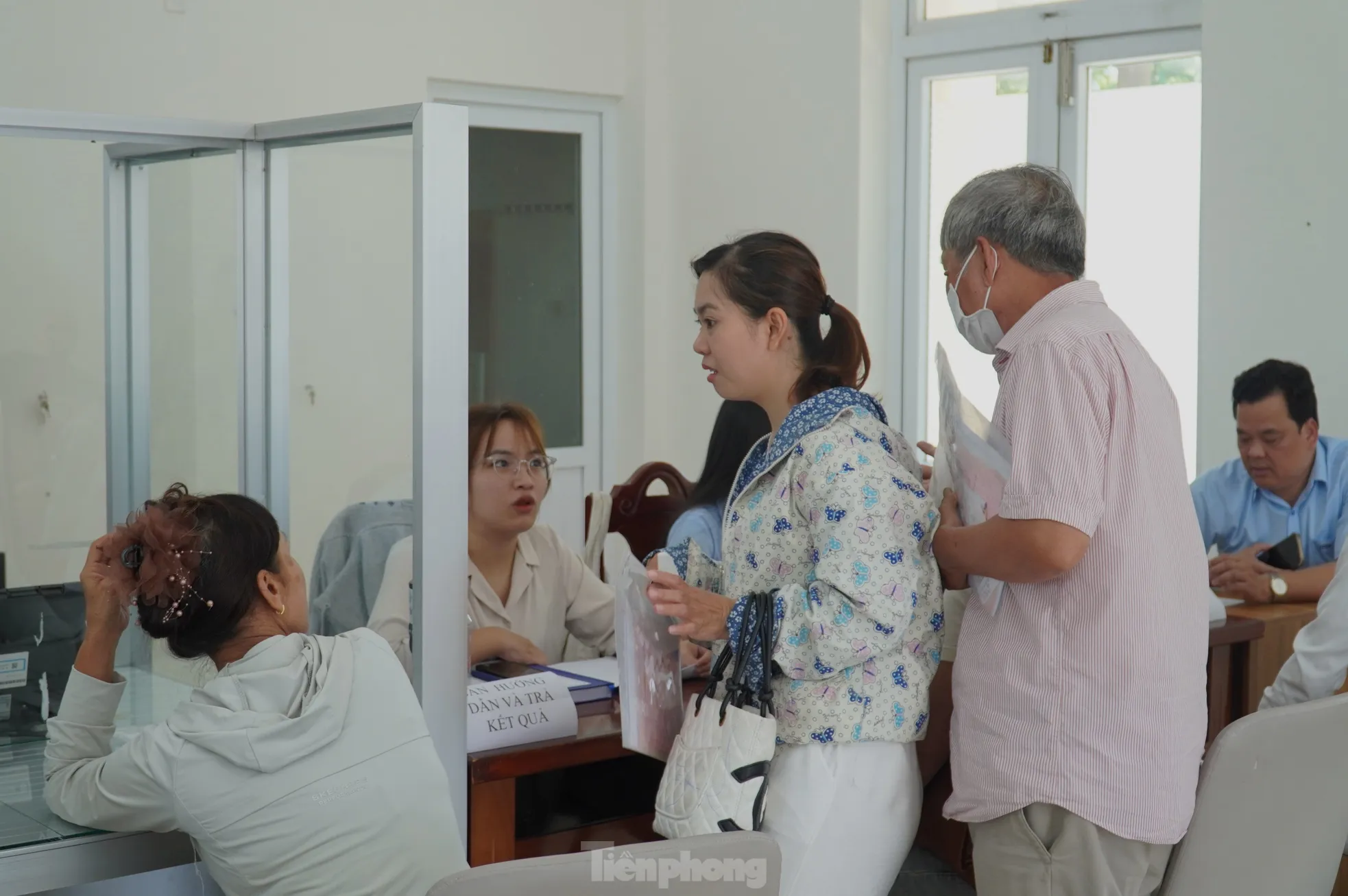 Ngày đi làm thủ tục đất đai ở phường "hot" nhất Đà Nẵng ảnh 16