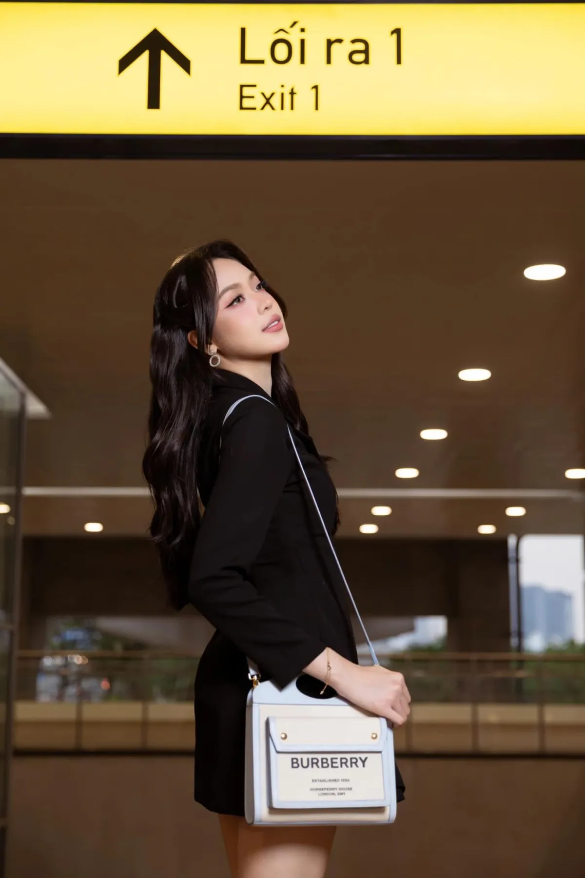 Hoa hậu Thanh Thủy khoe bộ ảnh chụp cùng thương hiệu trang sức xa xỉ ảnh 5