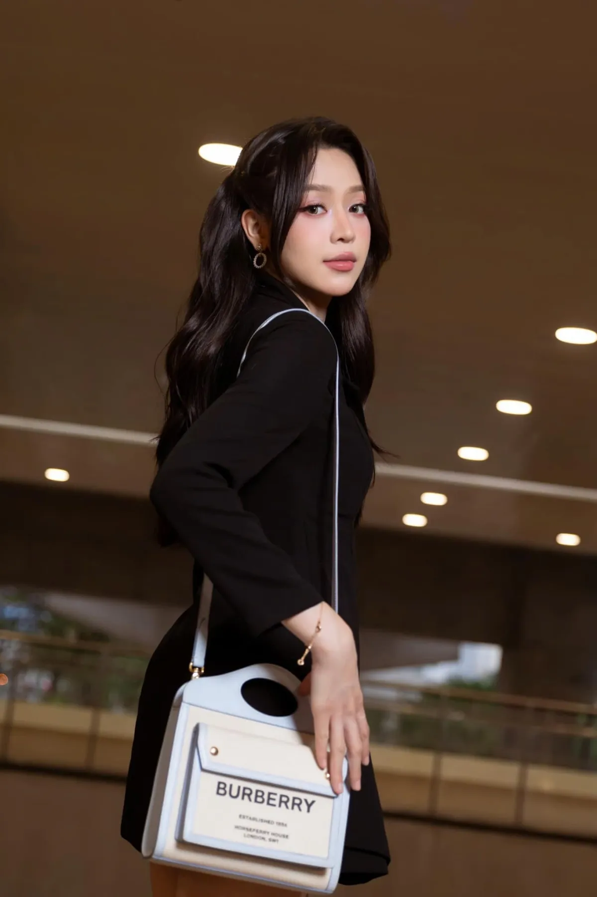 Hoa hậu Thanh Thủy khoe bộ ảnh chụp cùng thương hiệu trang sức xa xỉ ảnh 4
