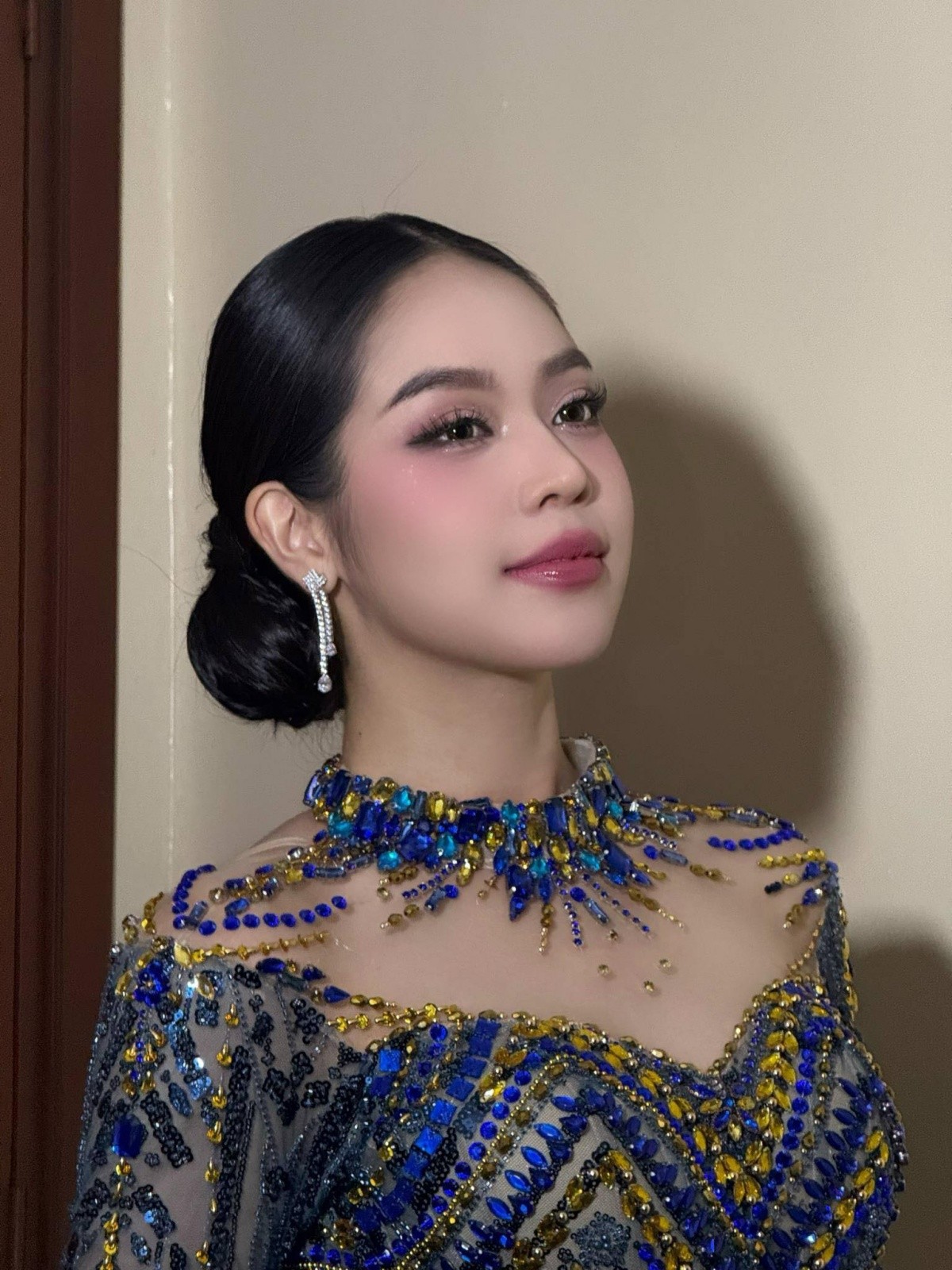 Hoa hậu Thanh Thủy diện trang phục truyền thống Indonesia khi tham dự sự kiện ảnh 7