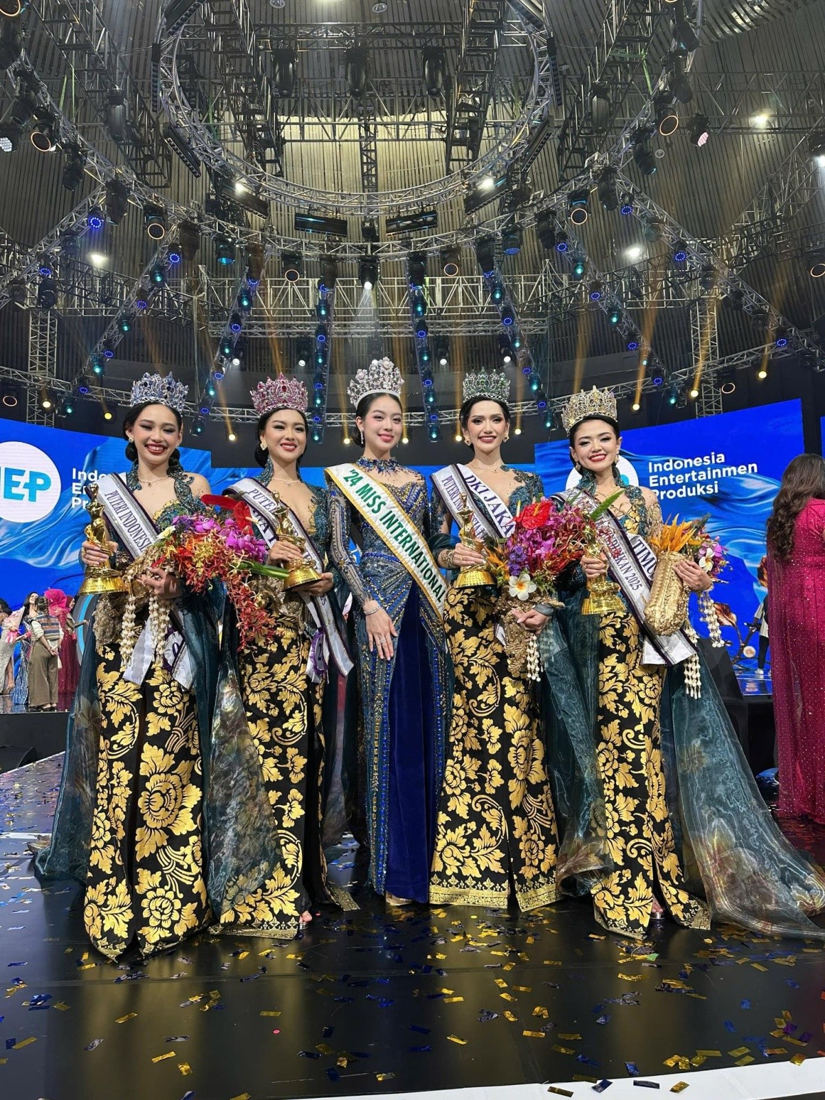 Hoa hậu Thanh Thủy diện trang phục truyền thống Indonesia khi tham dự sự kiện ảnh 4
