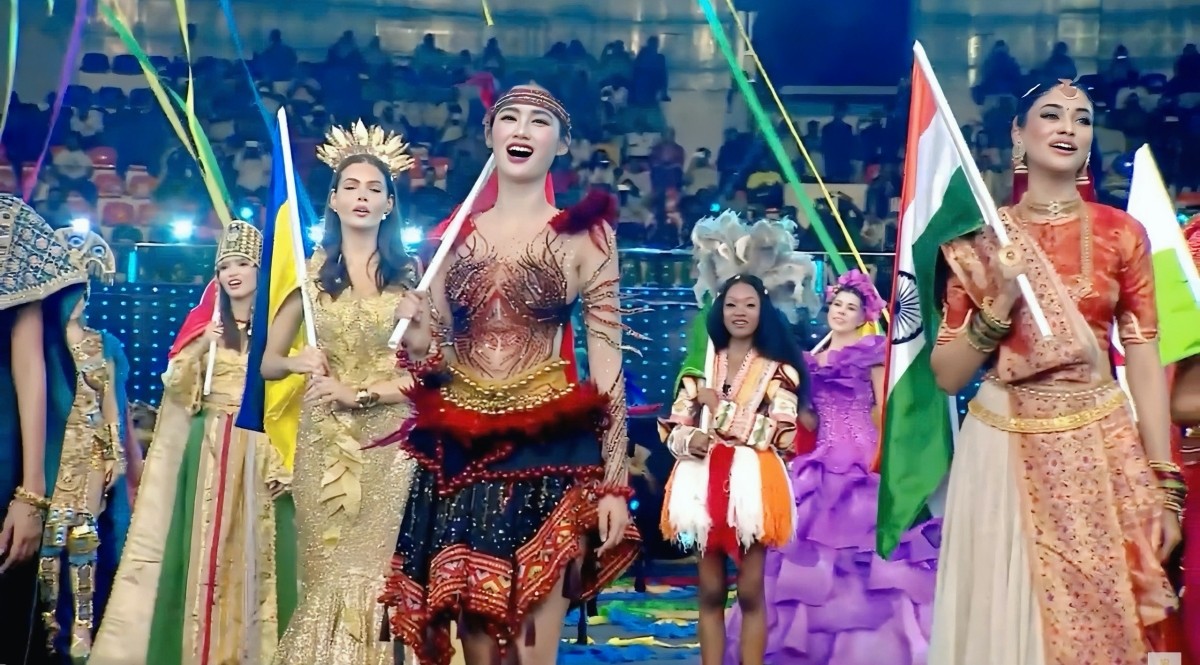 Ý Nhi diện trang phục Vũ Điệu Đại Ngàn, trình diễn tại đêm khai mạc Miss World 2025 ảnh 2