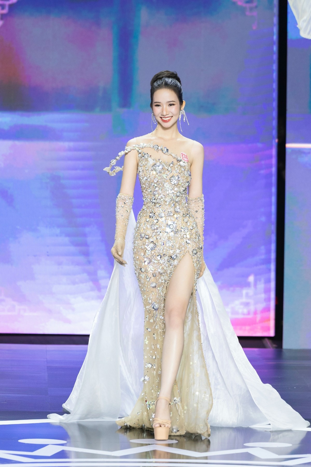 Ngắm Top 25 thí sinh Hoa hậu Việt Nam 2024 xinh đẹp lộng lẫy trong trang phục dạ hội ảnh 12
