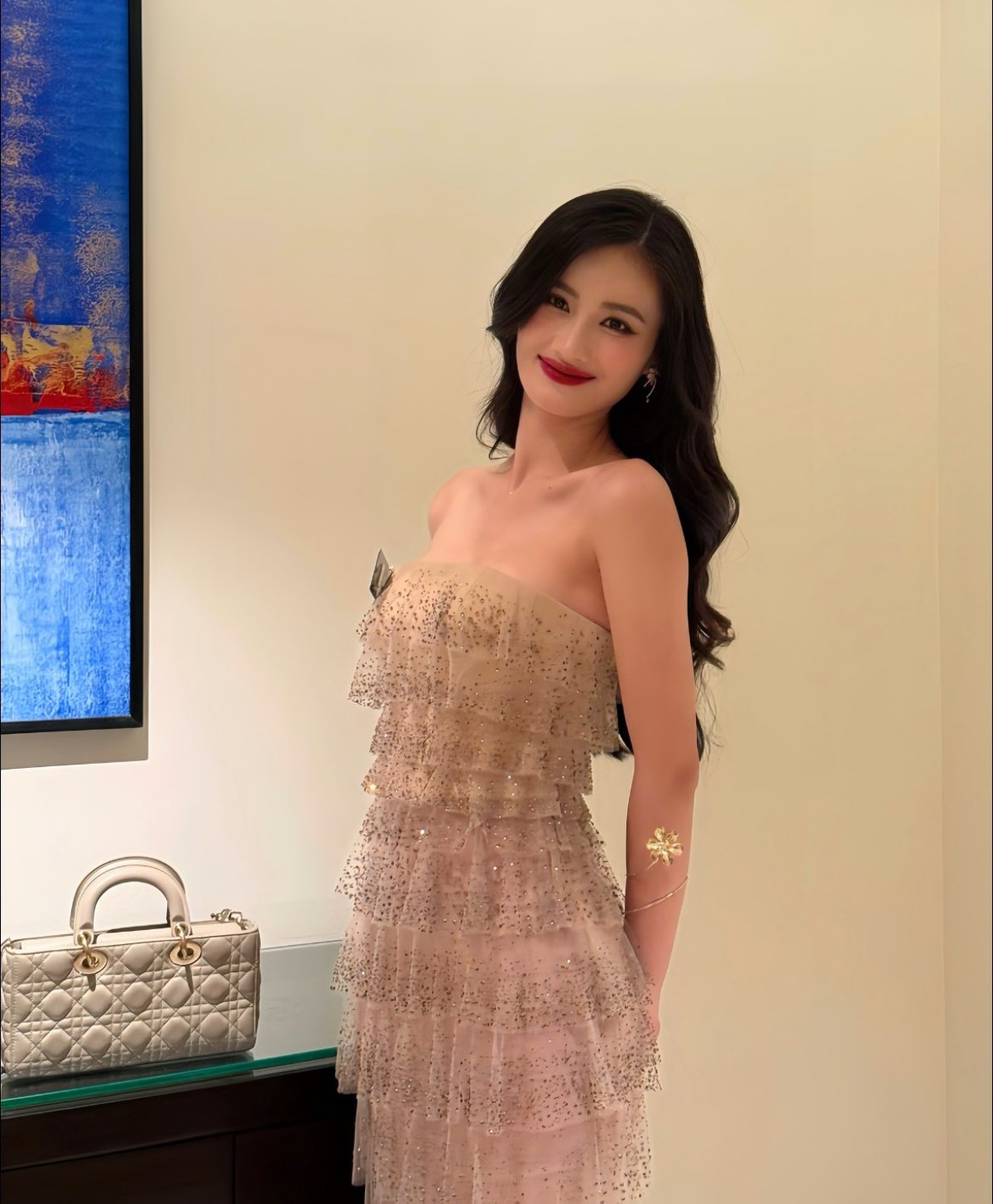 Loạt trang phục nhiều màu sắc của Hoa hậu Ý Nhi trong ngày thứ 5 tại Miss World 2025 ảnh 6